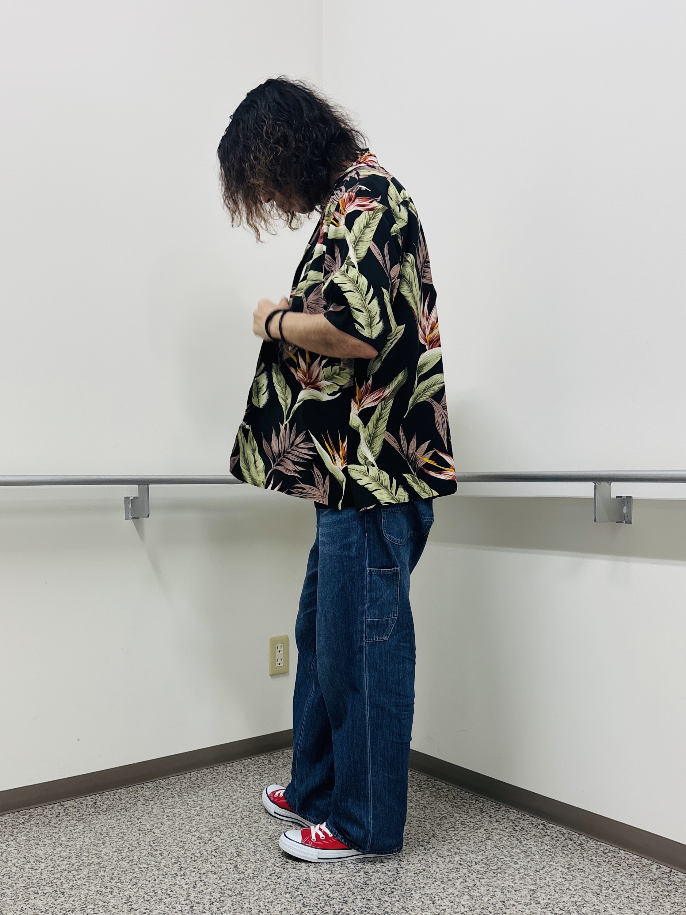 おーのさんの「TAKEO KIKUCHI｜【BOWLER HAT LABEL】トロピカルフローラル レーヨンシャツ」を使ったコーディネート