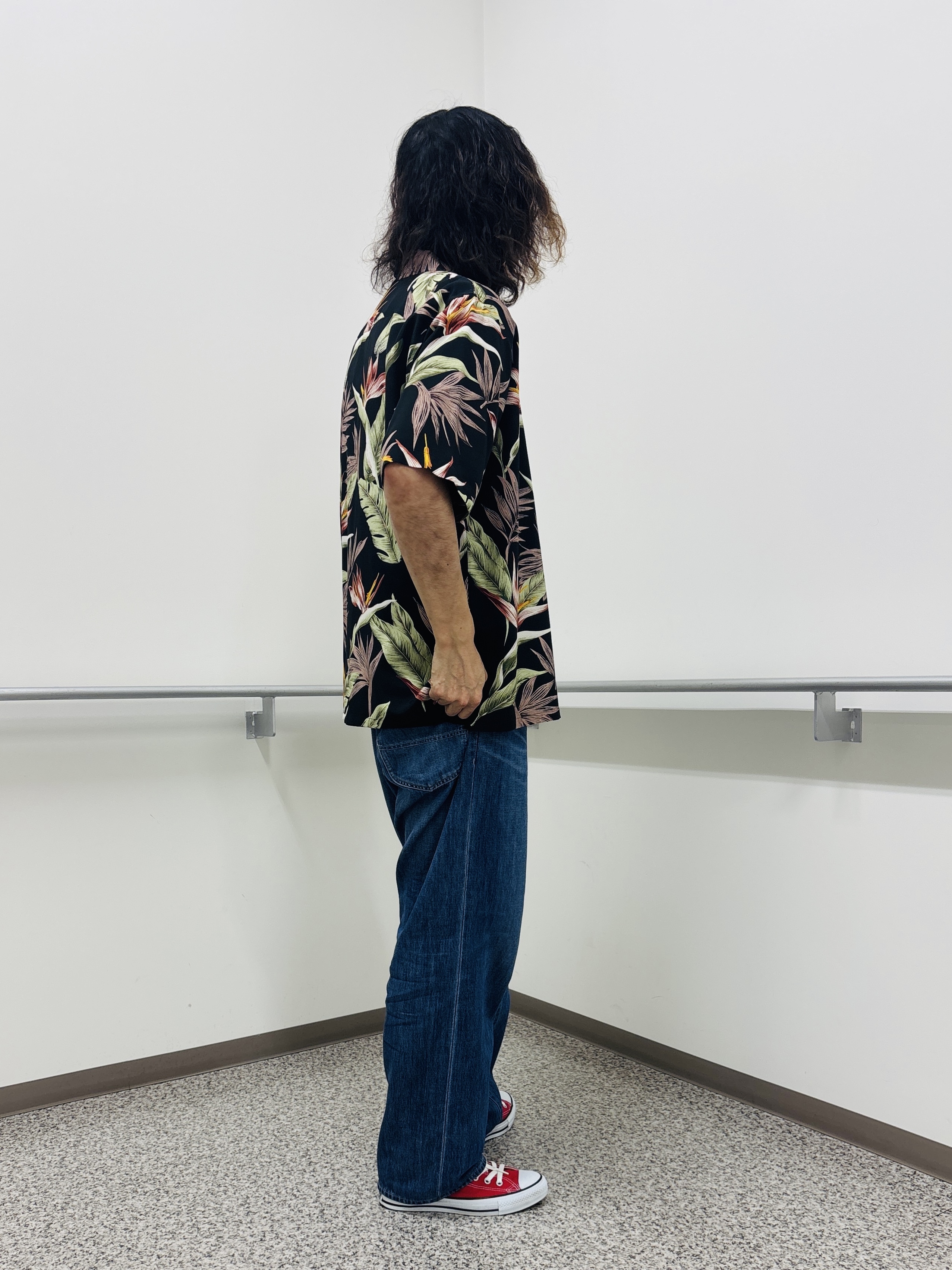 おーのさんの「TAKEO KIKUCHI｜【BOWLER HAT LABEL】トロピカルフローラル レーヨンシャツ」を使ったコーディネート
