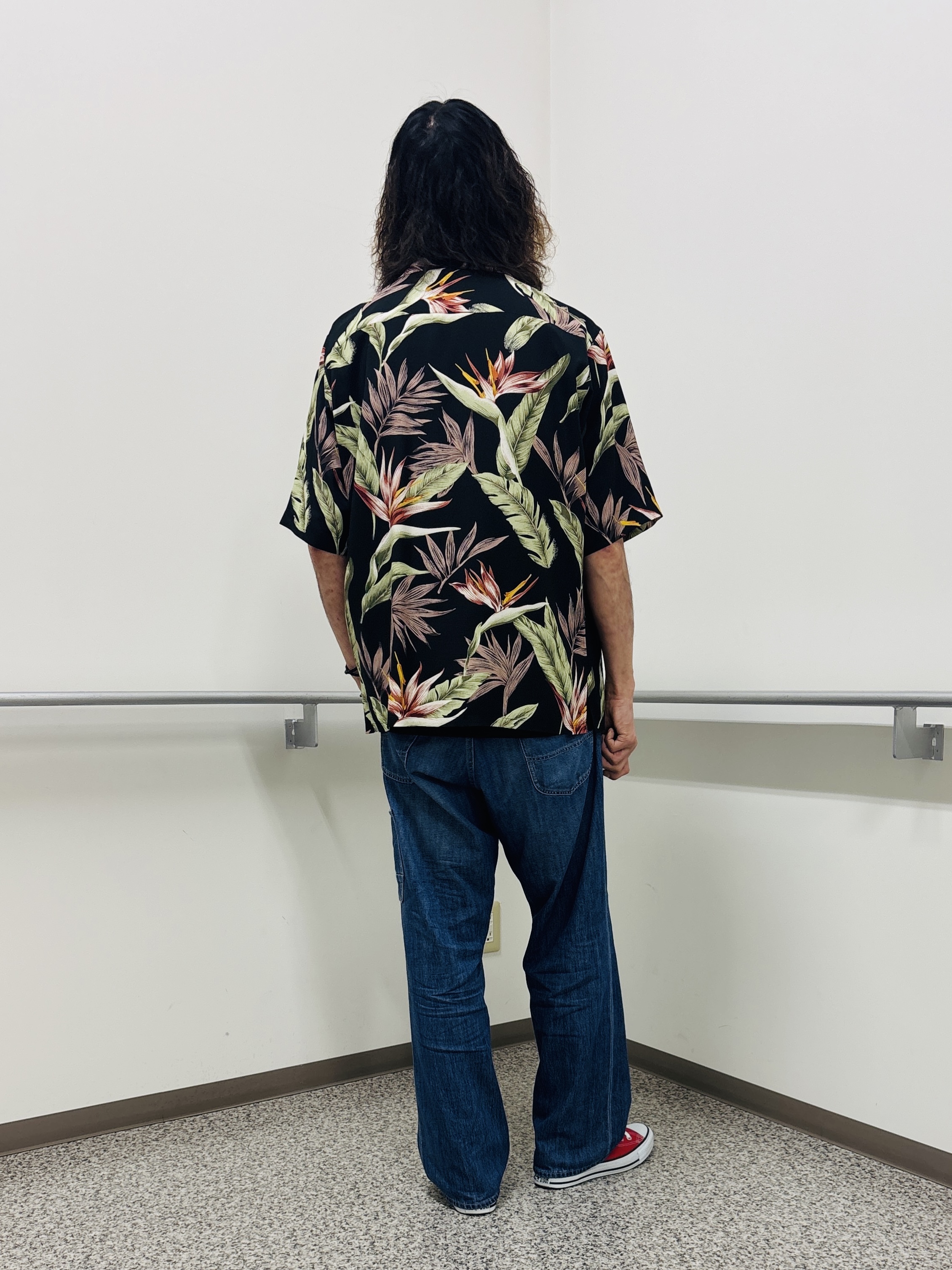 おーのさんの「TAKEO KIKUCHI｜【BOWLER HAT LABEL】トロピカルフローラル レーヨンシャツ」を使ったコーディネート