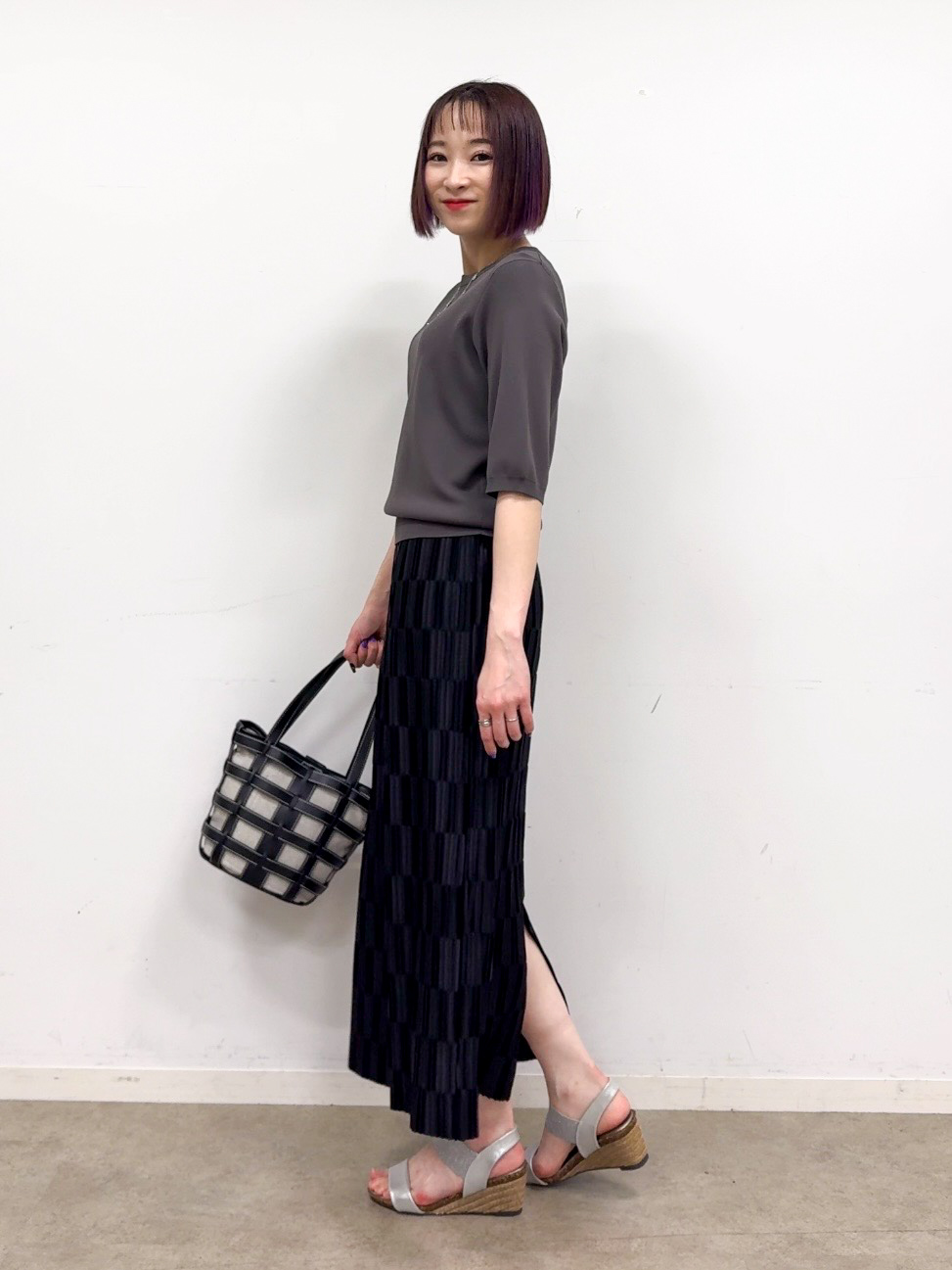 𝐜𝐡𝐢𝐤𝐚さんの「SHOO･LA･RUE｜【毎日洗える/S-LL/ひんやり/UV】上半身すっきり 二の腕見せない5分袖ニット」を使ったコーディネート