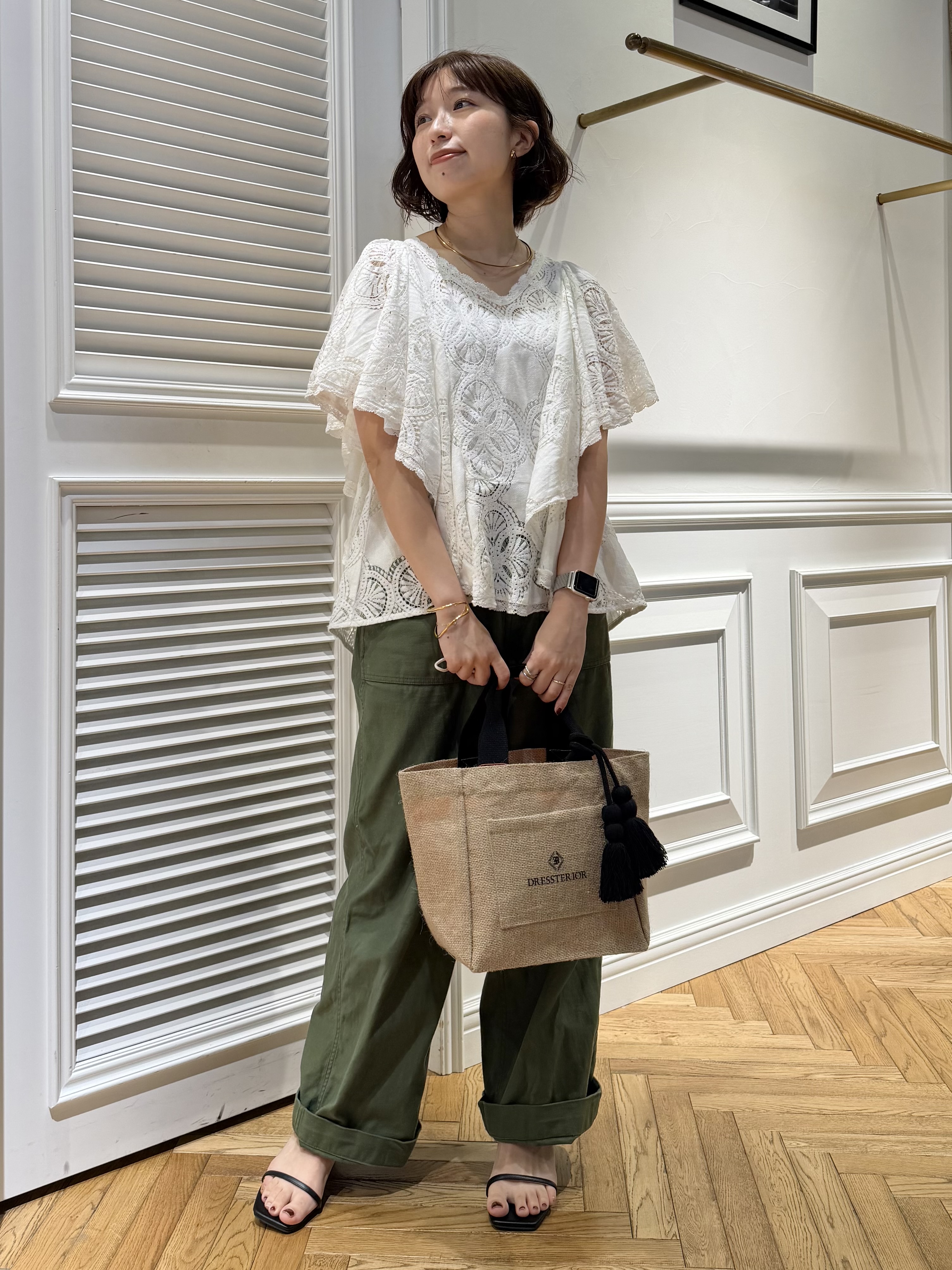 つじ まこさんの「DRESSTERIOR｜ラッセルレース ブラウス」を使ったコーディネート