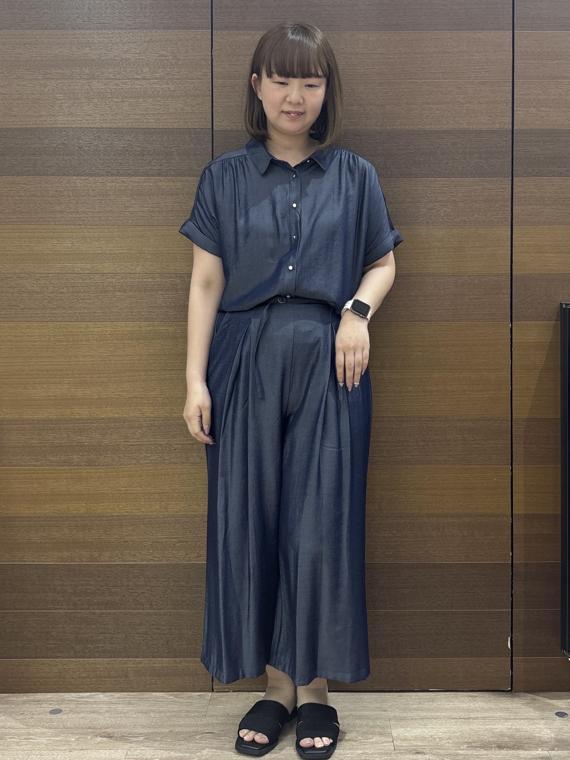 yumeさんの「OPAQUE.CLIP｜【UVケア／接触冷感／吸水速乾】シャンブレーターンバックシャツ《洗濯機OK》」を使ったコーディネート