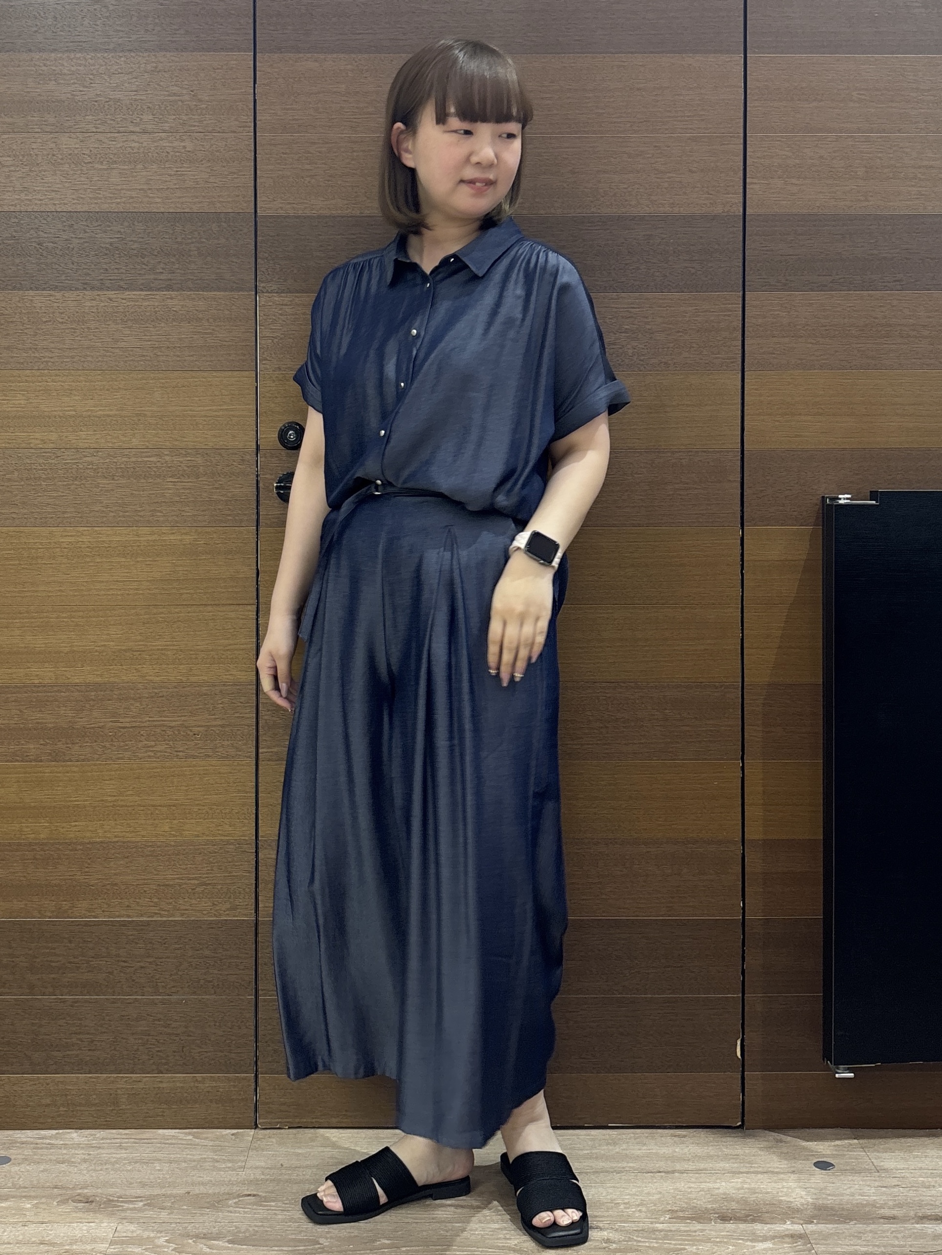 yumeさんの「OPAQUE.CLIP｜【UVケア／接触冷感／吸水速乾】シャンブレーターンバックシャツ《洗濯機OK》」を使ったコーディネート