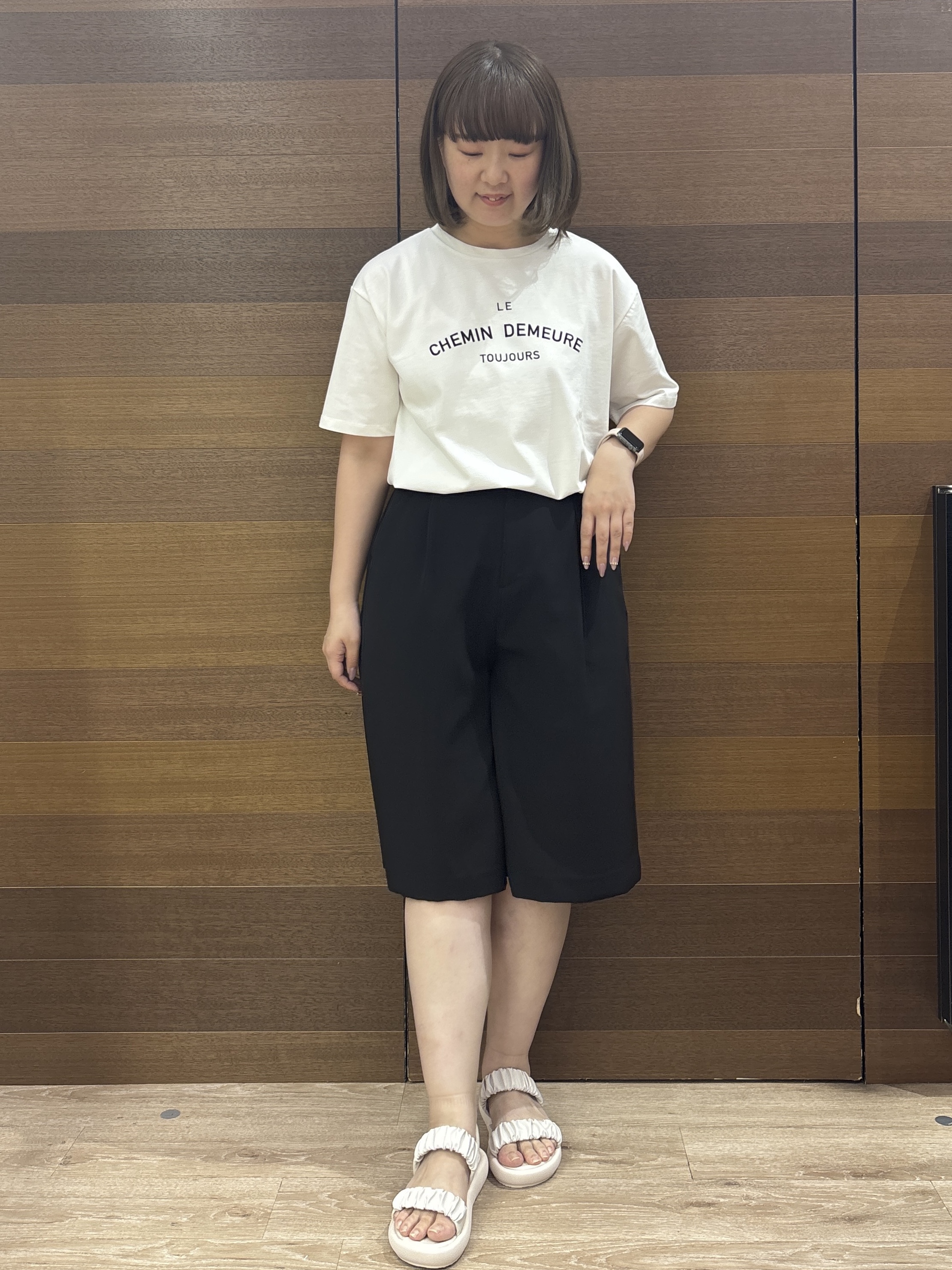 yumeさんの「OPAQUE.CLIP｜ロゴプリントアソートTシャツ【洗濯機OK】」を使ったコーディネート