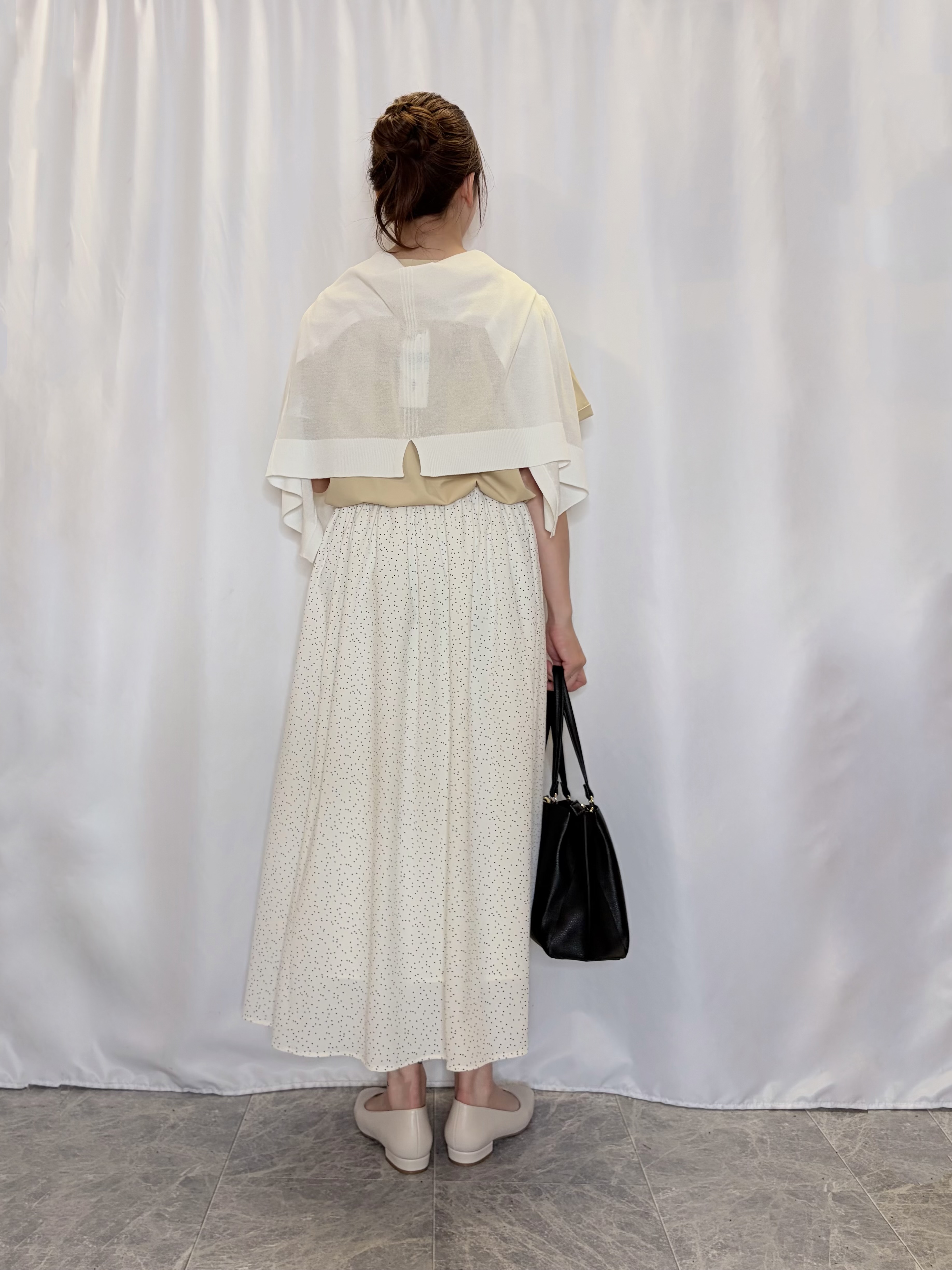 おうめさんの「SHOO･LA･RUE｜【洗濯後しわになりにくい/UV/S-LL】Tシャツ感覚できれい見え ひんやりタックTブラウス」を使ったコーディネート