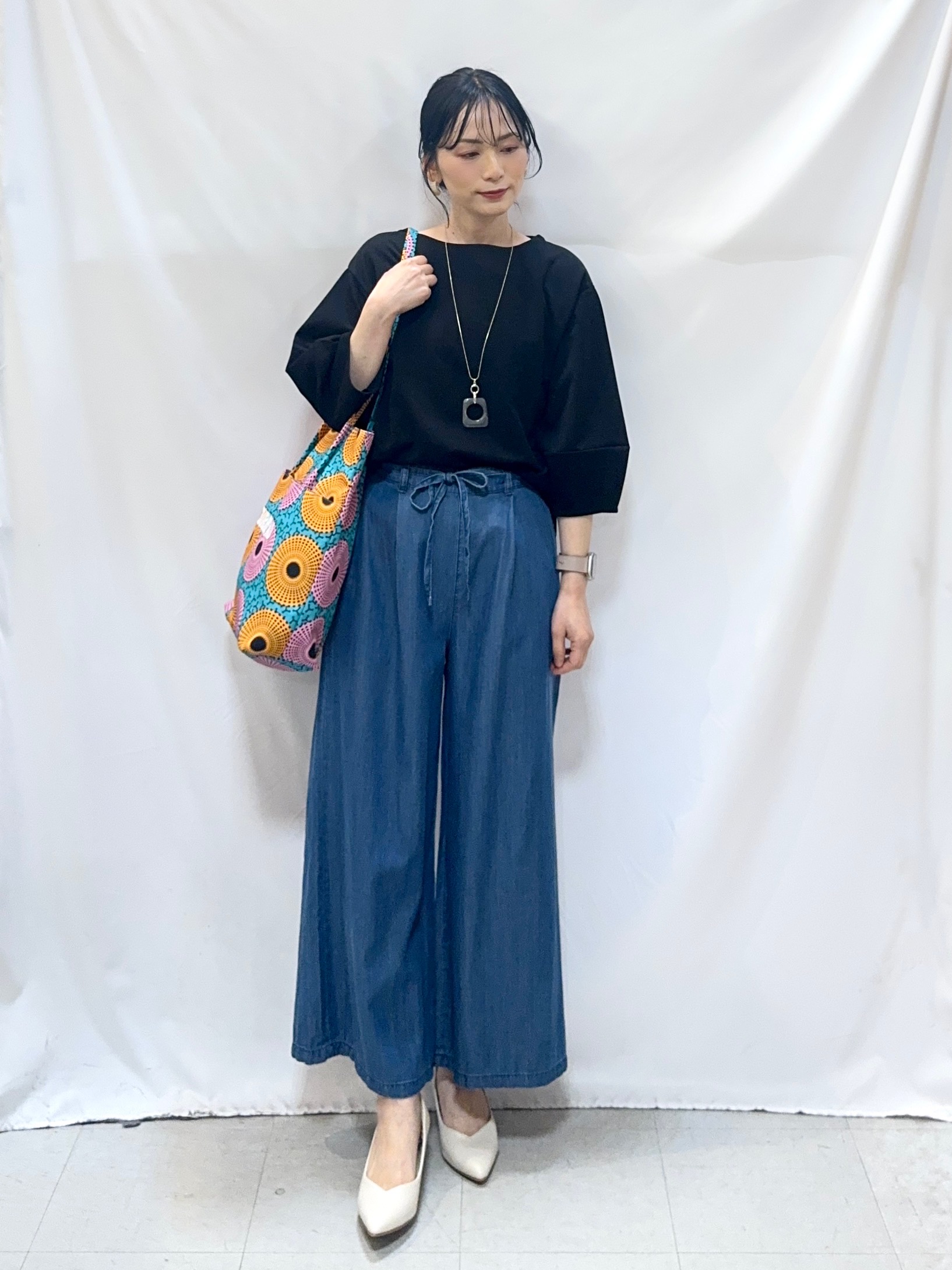 𝐇𝐢𝐫𝐨𝐦𝐢さんの「SHOO･LA･RUE｜【2点セット/7分袖】ランタンスリーブで女性らしい インせず着られる ネックレス付きブラウス」を使ったコーディネート