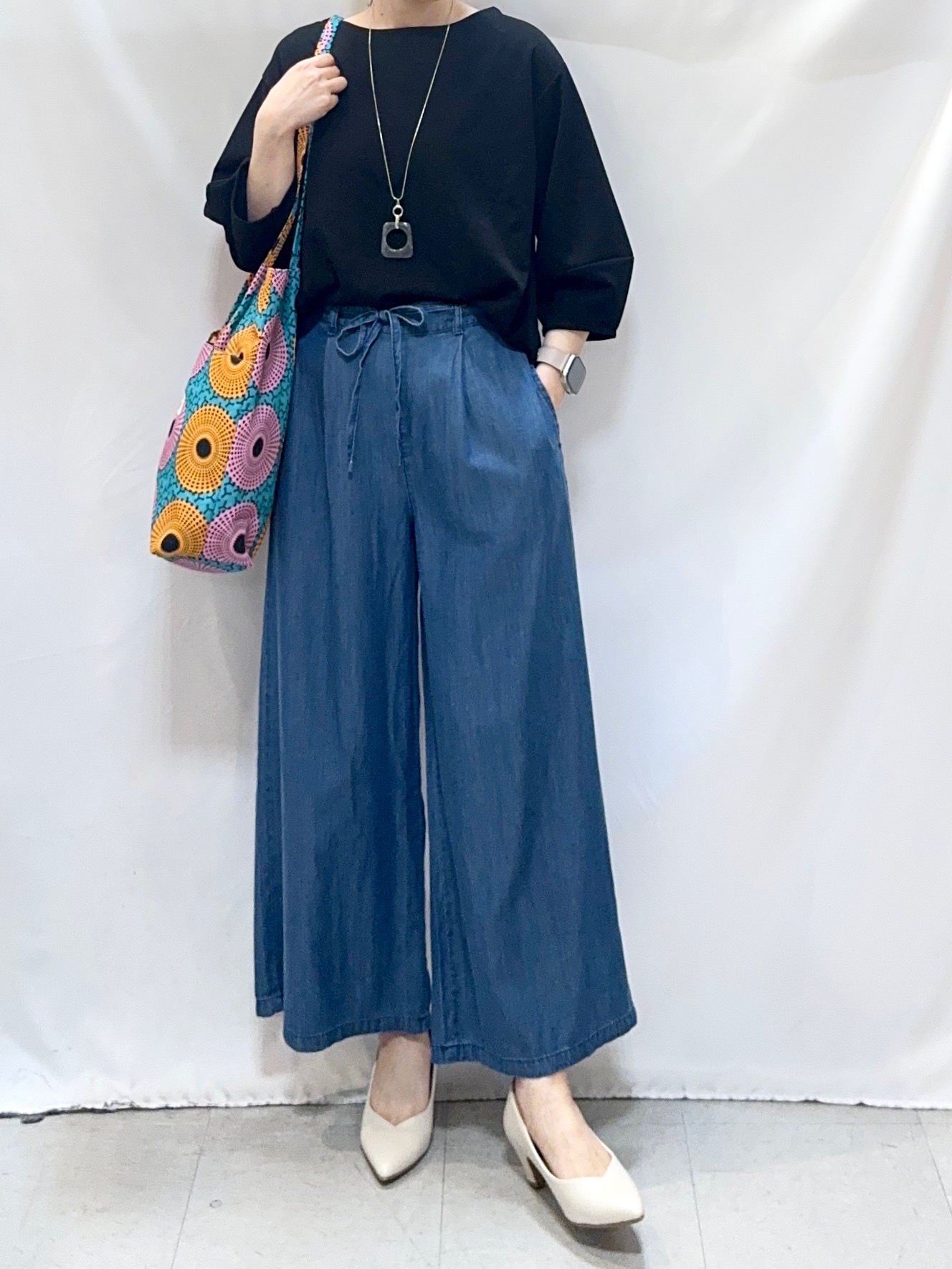 𝐇𝐢𝐫𝐨𝐦𝐢さんの「SHOO･LA･RUE｜【2点セット/7分袖】ランタンスリーブで女性らしい インせず着られる ネックレス付きブラウス」を使ったコーディネート