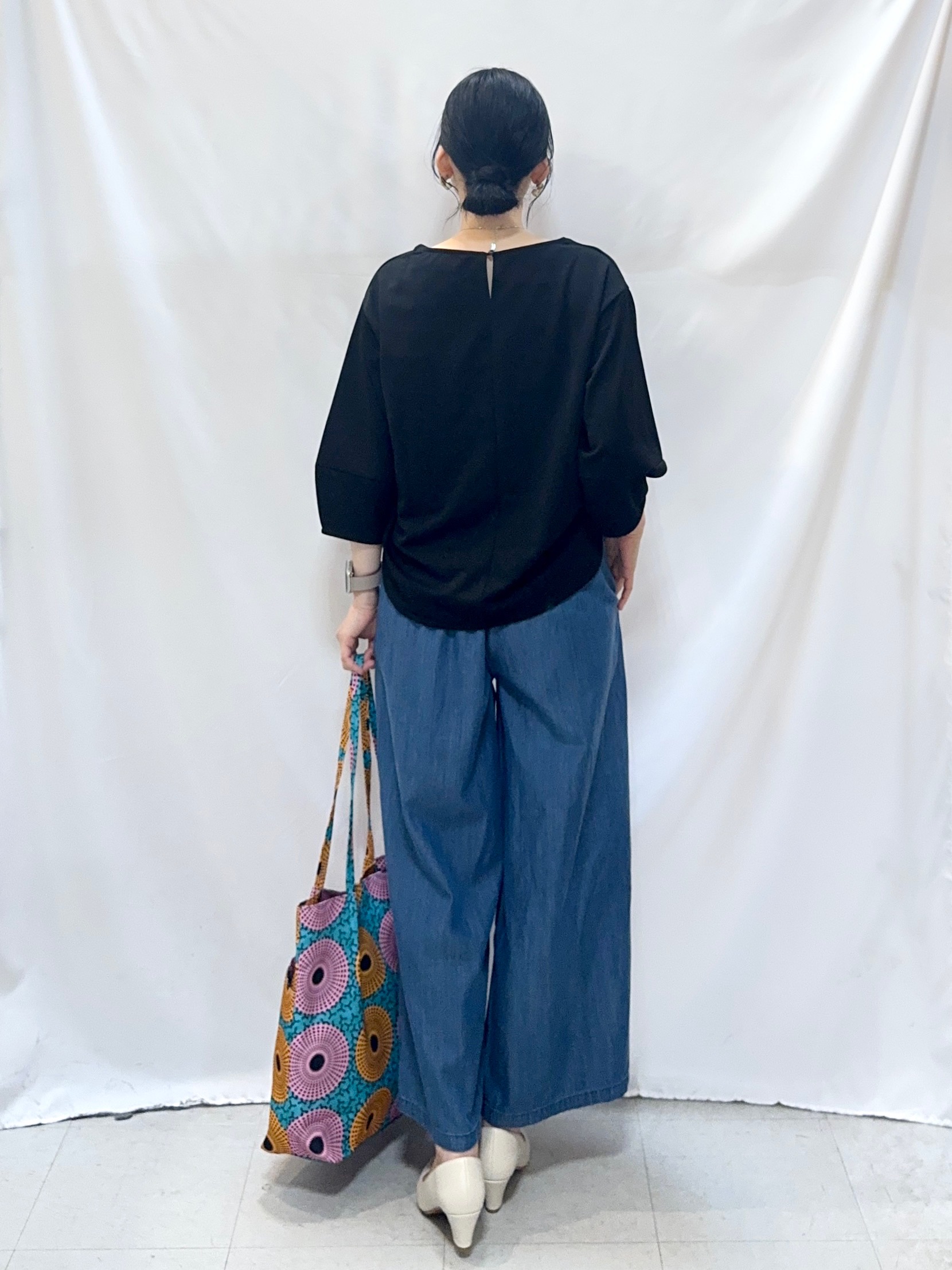 𝐇𝐢𝐫𝐨𝐦𝐢さんの「SHOO･LA･RUE｜【2点セット/7分袖】ランタンスリーブで女性らしい インせず着られる ネックレス付きブラウス」を使ったコーディネート