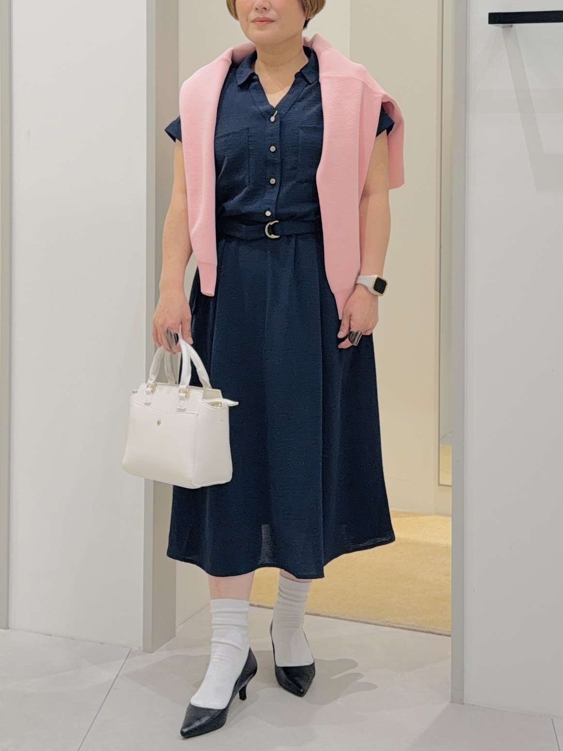 タナさんの「THE SHOP TK｜【羽織るだけでこなれ感を演出】デニム切替カーディガン」を使ったコーディネート