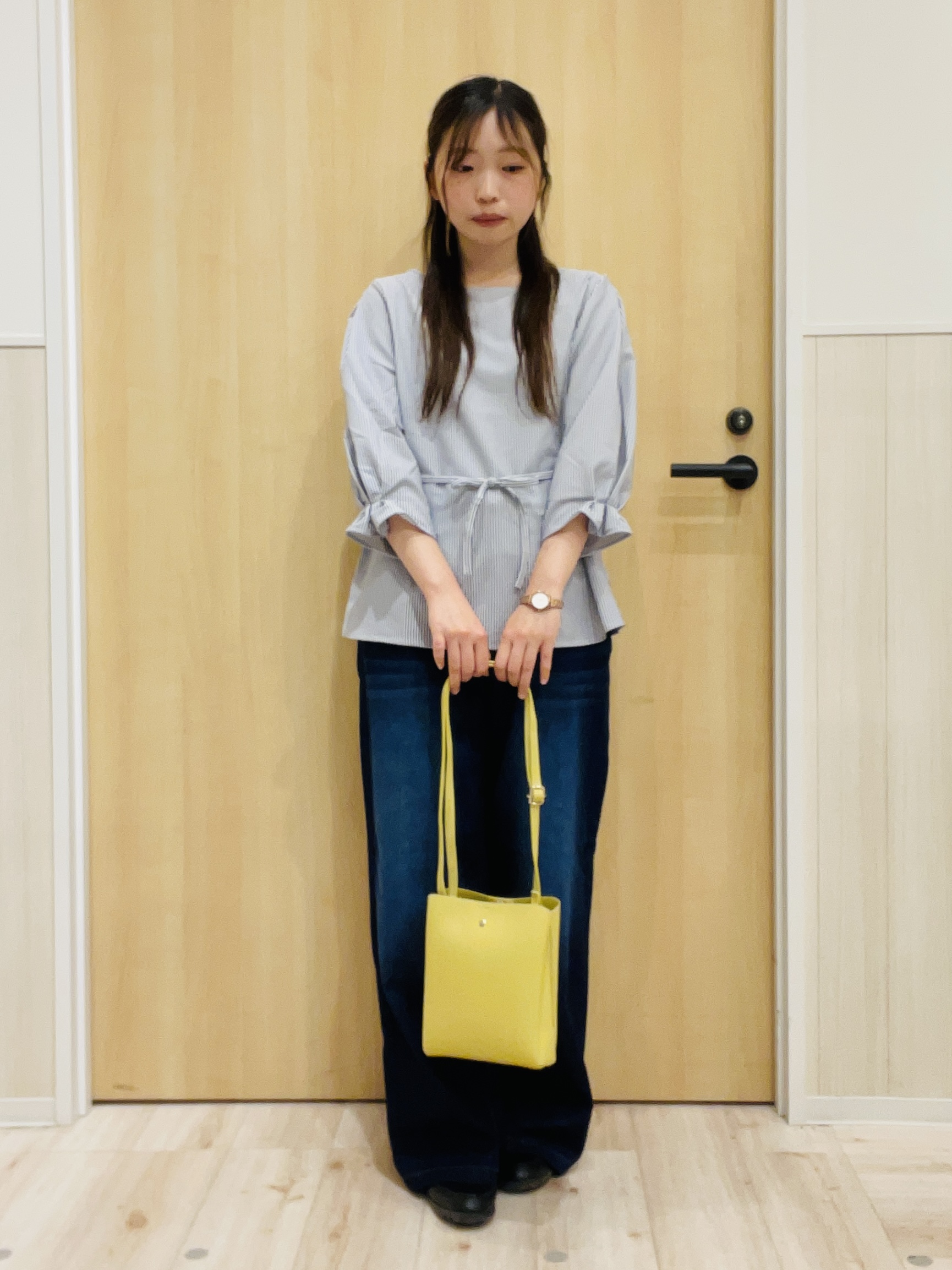 minamiさんの「SHOO･LA･RUE｜【洗濯機可/UV/3WAY】シルエットが変えられる ウエストリボンブラウス」を使ったコーディネート