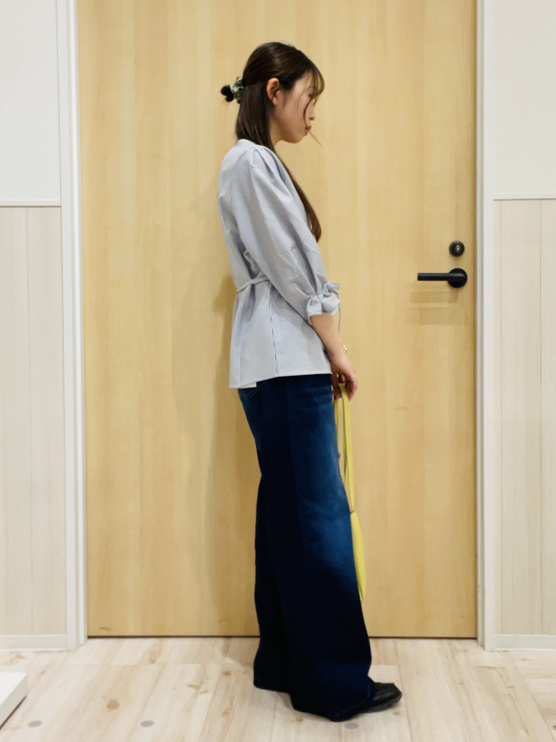 minamiさんの「SHOO･LA･RUE｜【洗濯機可/UV/3WAY】シルエットが変えられる ウエストリボンブラウス」を使ったコーディネート