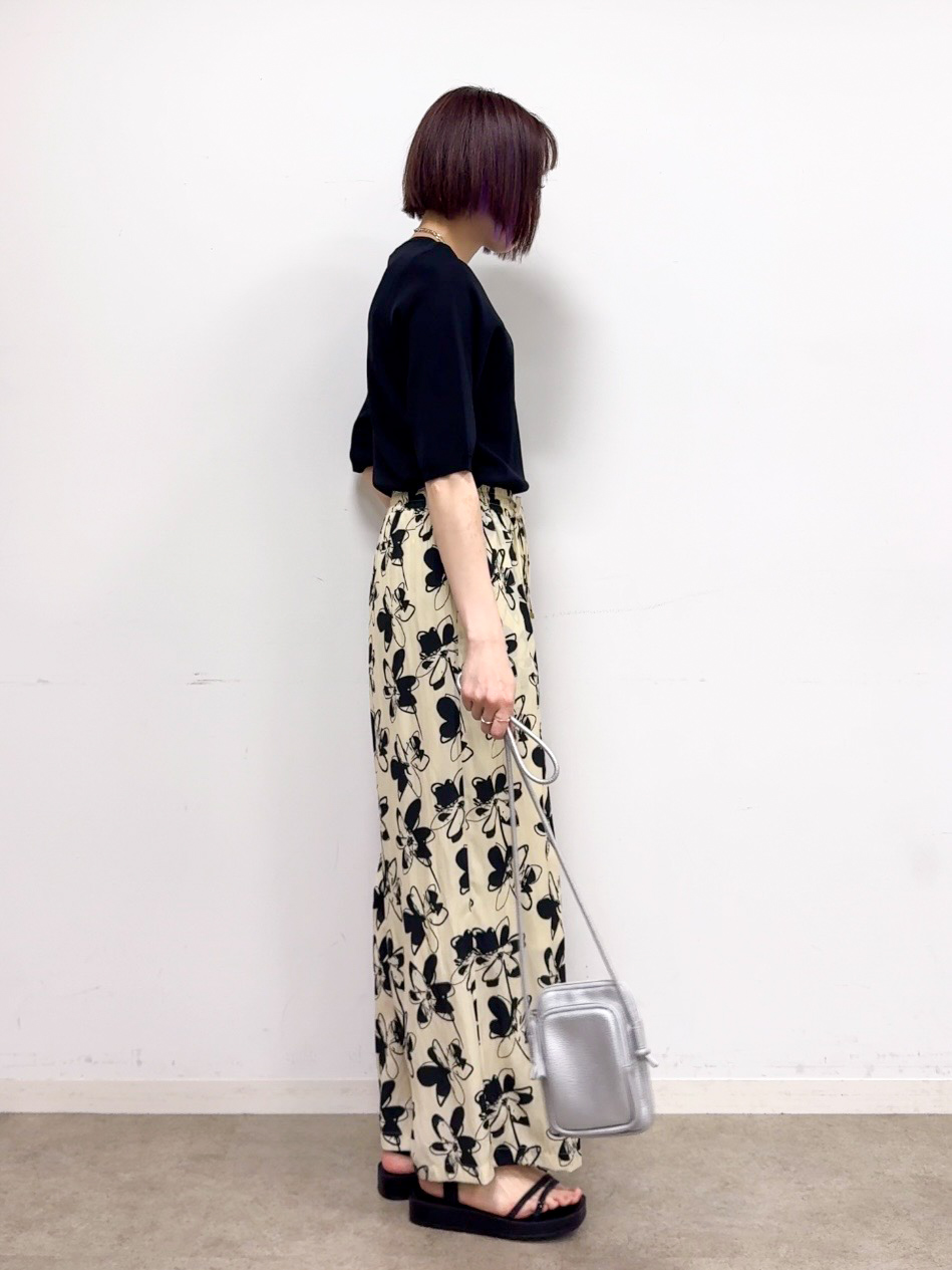 𝐜𝐡𝐢𝐤𝐚さんの「SHOO･LA･RUE｜【毎日洗える/S-LL/ひんやり/UV】上半身すっきり 二の腕見せない5分袖ニット」を使ったコーディネート