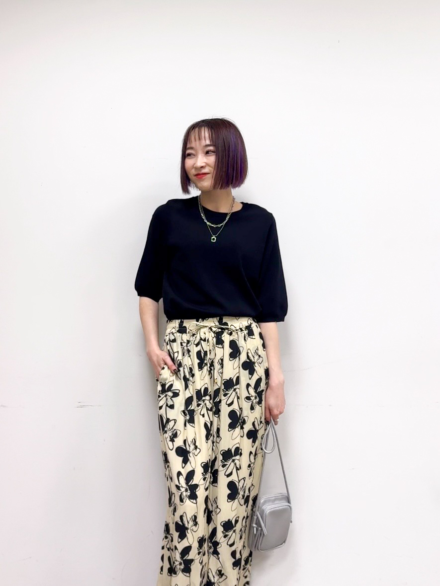 𝐜𝐡𝐢𝐤𝐚さんの「SHOO･LA･RUE｜【毎日洗える/S-LL/ひんやり/UV】上半身すっきり 二の腕見せない5分袖ニット」を使ったコーディネート
