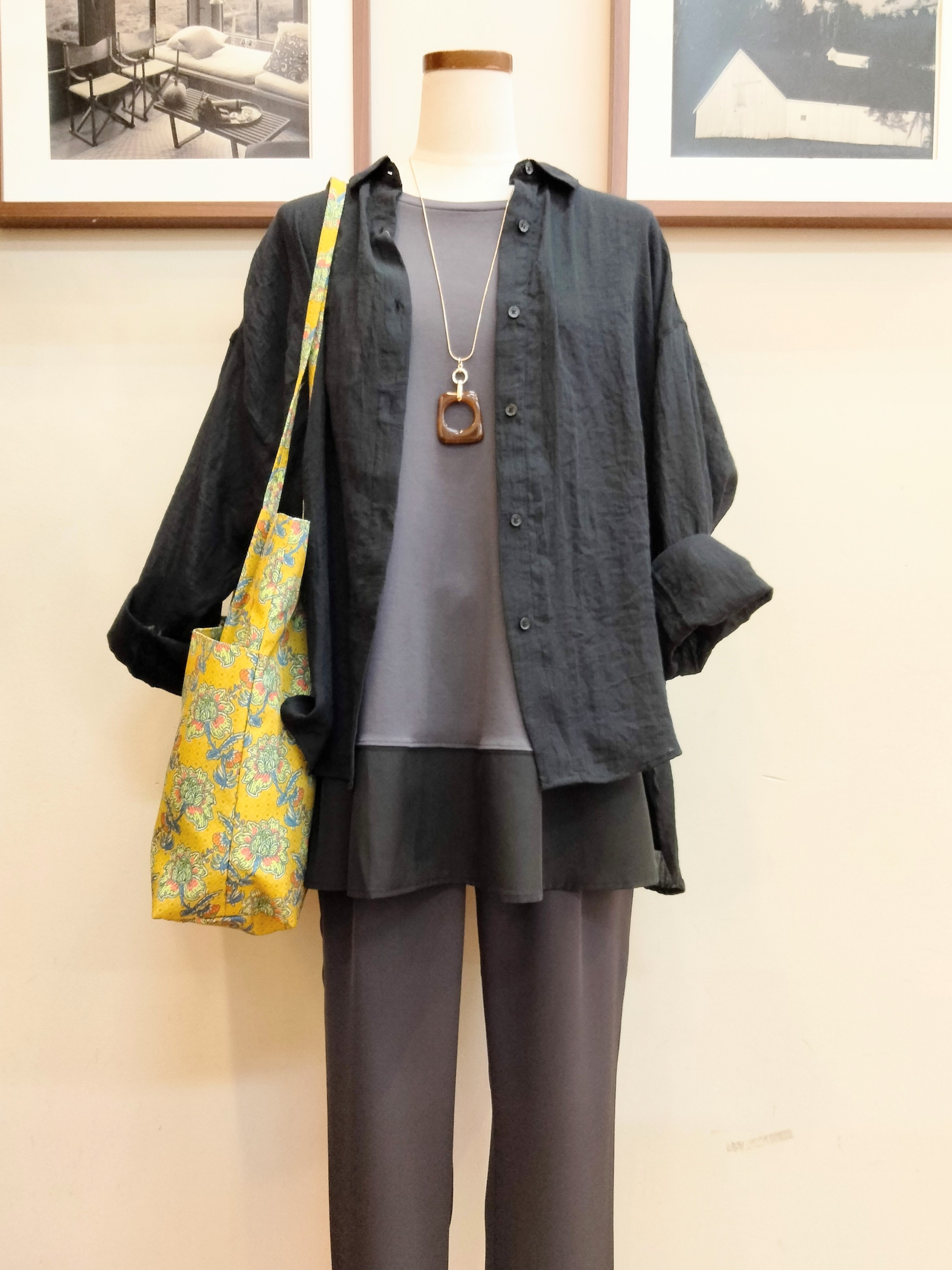 うっちーさんの「SHOO･LA･RUE｜【体型カバー】ふんわり質感 やわらかこなれシアーシャツ」を使ったコーディネート