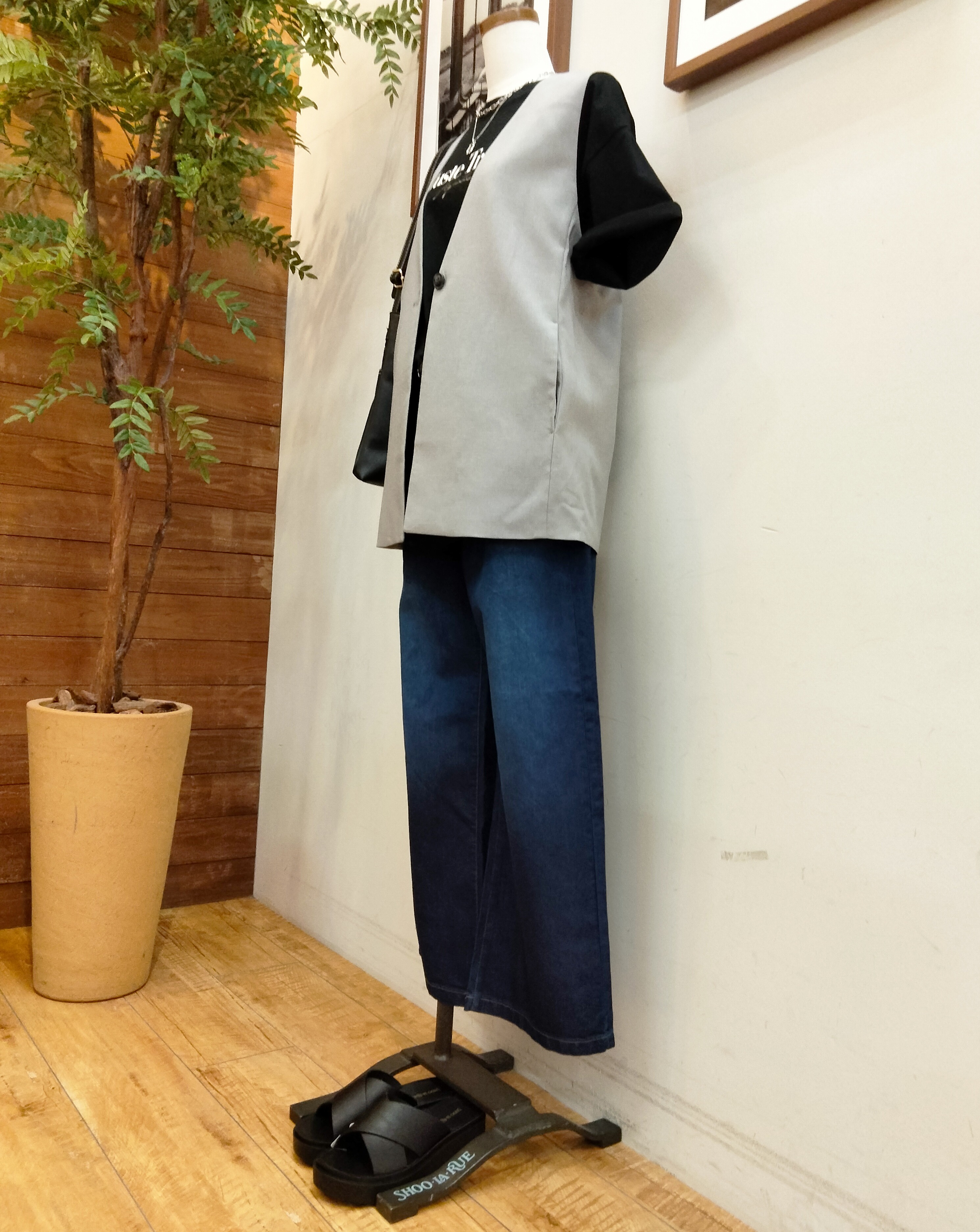 うっちーさんの「SHOO･LA･RUE｜【セットアップ可/洗濯後しわになりにくい/S-LL】シンプルで合わせやすい ノーカラージレ」を使ったコーディネート