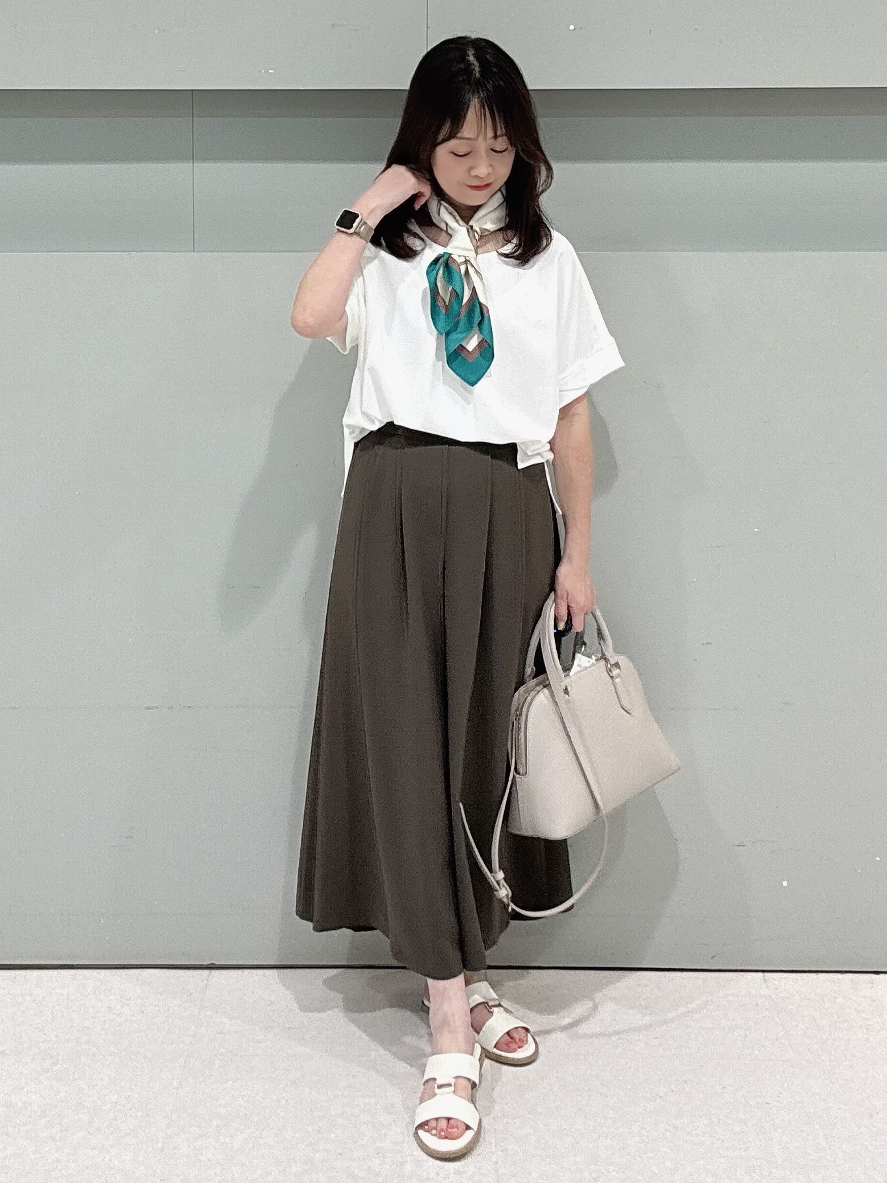 makiさんの「UNTITLED｜【前後2WAY/はっ水/セットアップ可】リラクシーフレンチスリーブブラウス」を使ったコーディネート