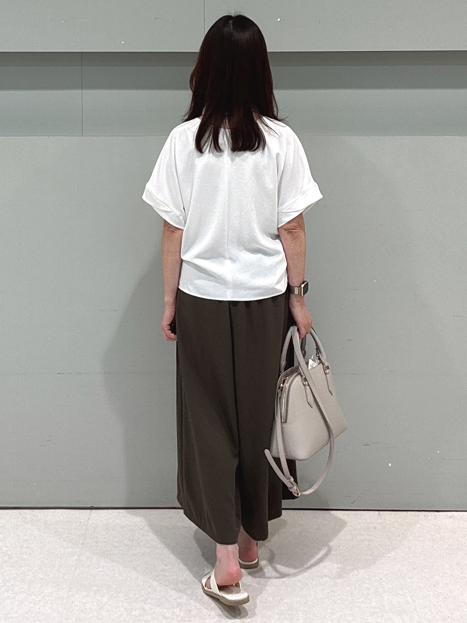 makiさんの「UNTITLED｜【前後2WAY/はっ水/セットアップ可】リラクシーフレンチスリーブブラウス」を使ったコーディネート