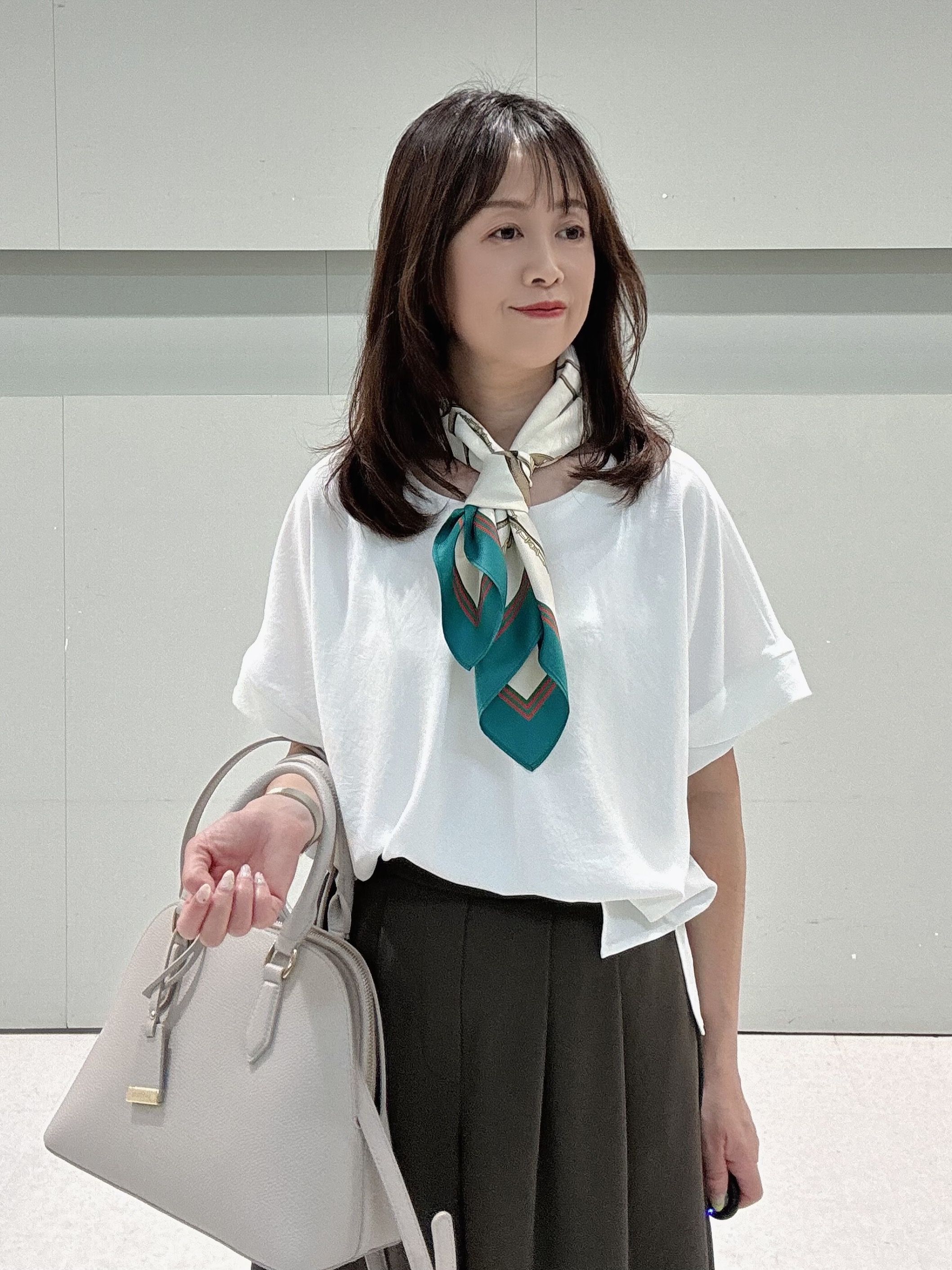 makiさんの「UNTITLED｜【前後2WAY/はっ水/セットアップ可】リラクシーフレンチスリーブブラウス」を使ったコーディネート