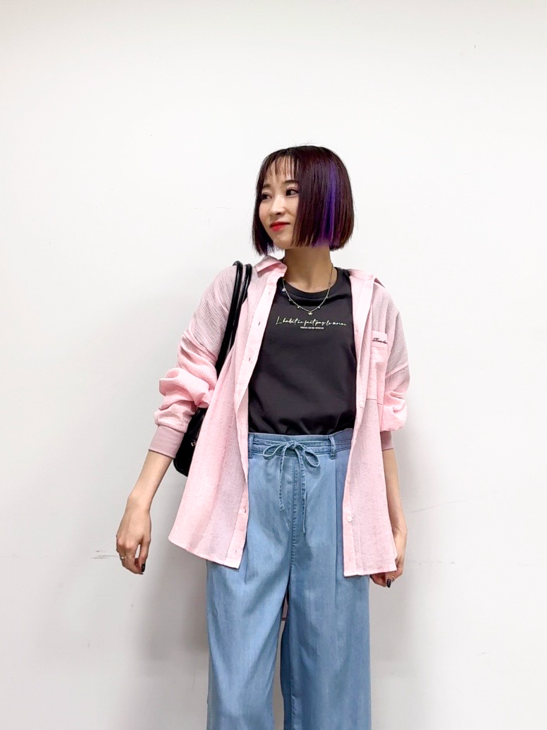 𝐜𝐡𝐢𝐤𝐚さんの「SHOO･LA･RUE｜お袖リブ楊柳オーバーシャツ」を使ったコーディネート