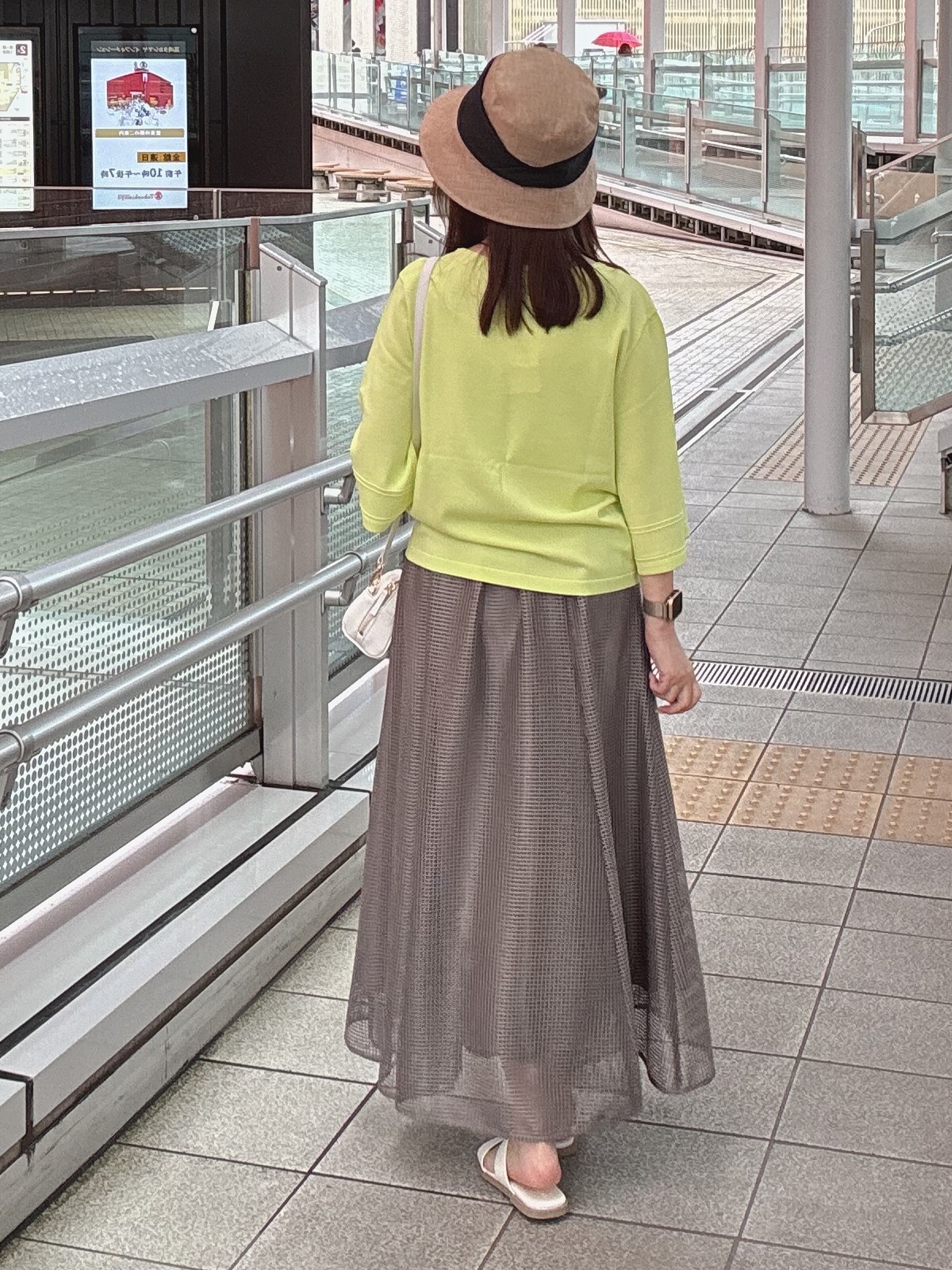 makiさんの「UNTITLED｜【洗える/清涼感】袖スリットニットプルオーバー」を使ったコーディネート
