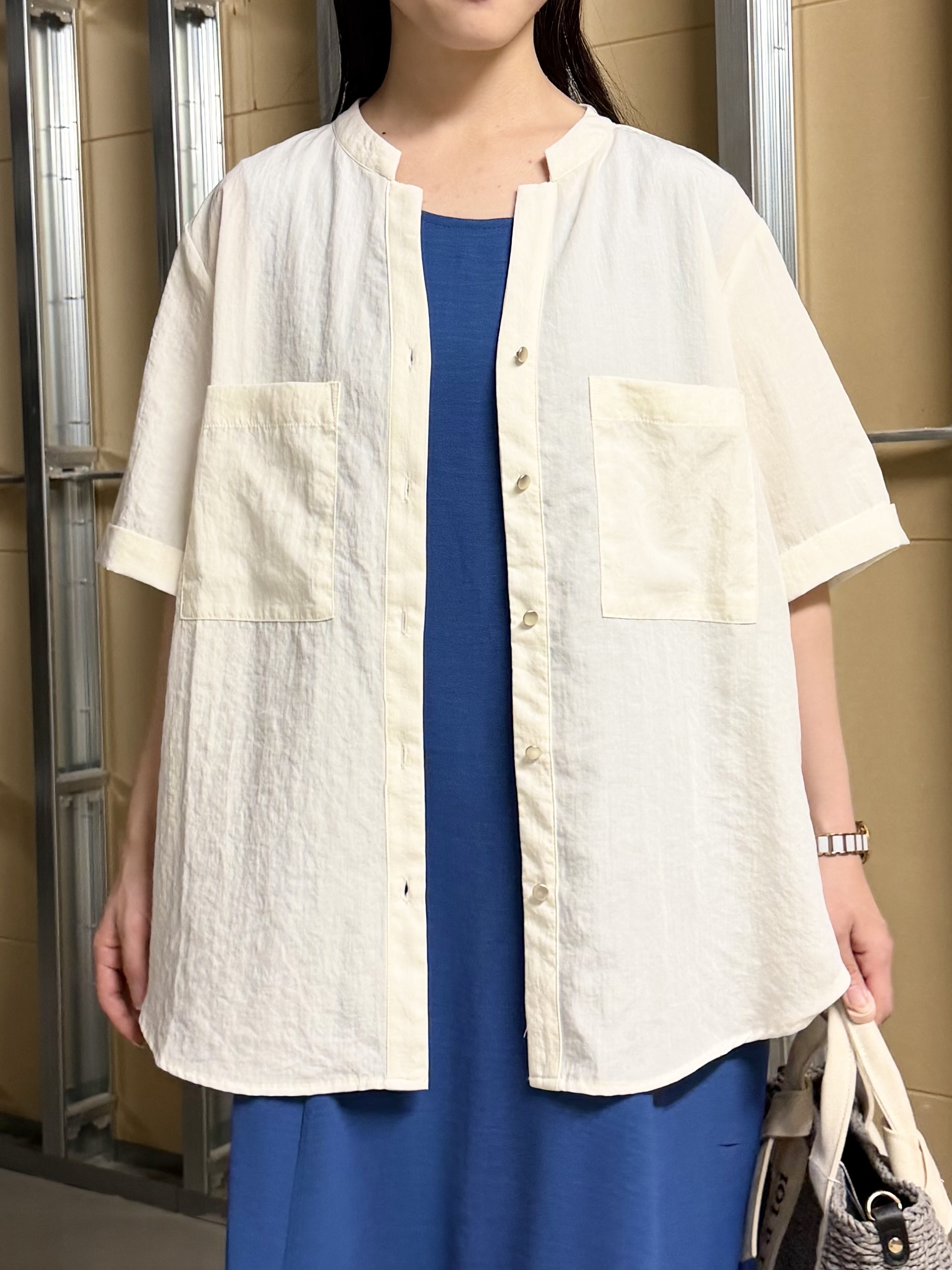 sahoさんの「THE SHOP TK｜【M-XL/刻みネックですっきり見え】Wポケット金ボタン 5分袖シャツ」を使ったコーディネート