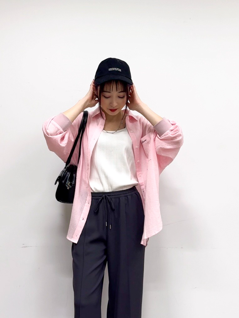 𝐜𝐡𝐢𝐤𝐚さんの「SHOO･LA･RUE｜お袖リブ楊柳オーバーシャツ」を使ったコーディネート
