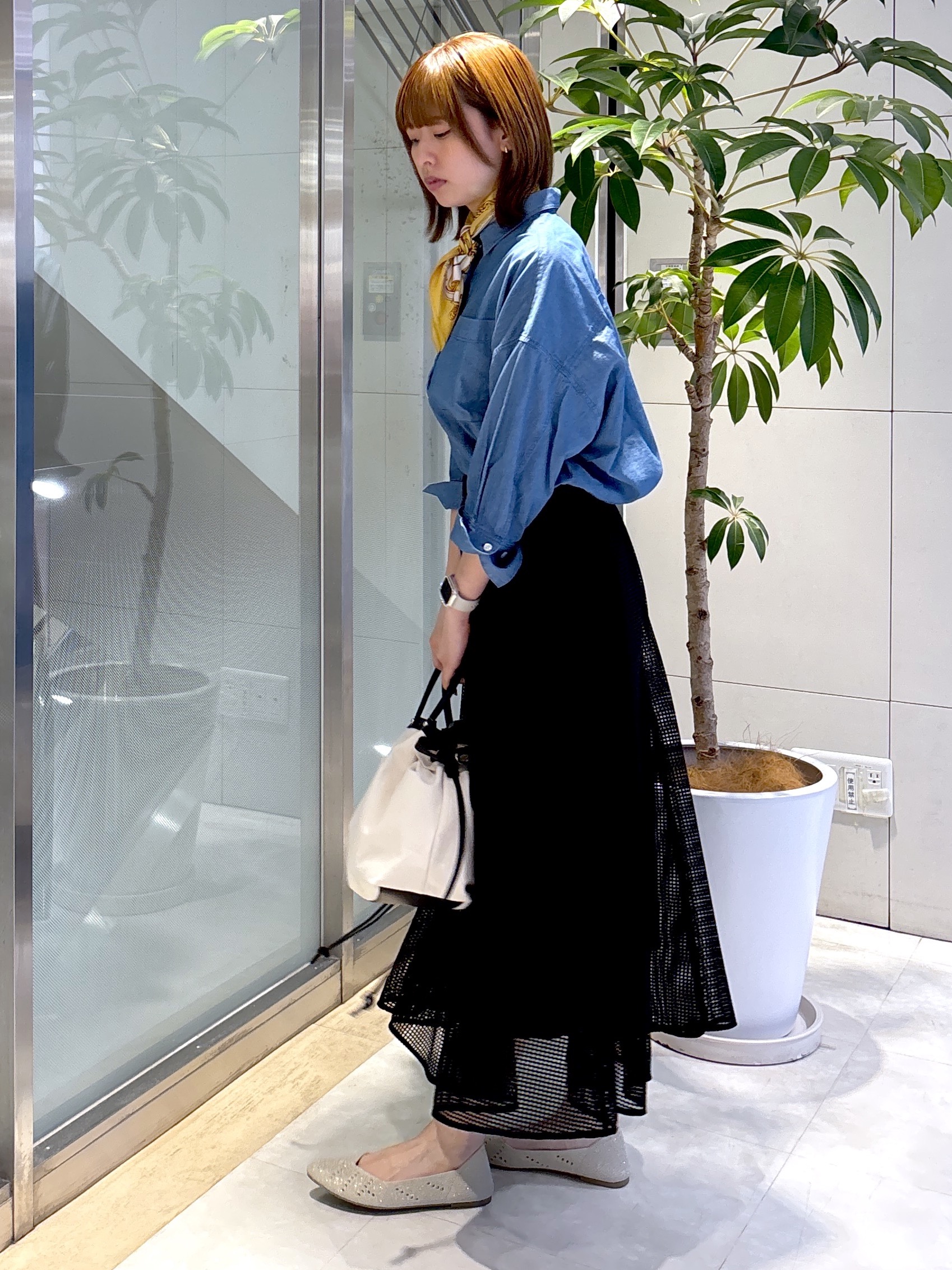 yukaさんの「UNTITLED｜【コットン100%/洗える】エアリーデニムシャツ」を使ったコーディネート