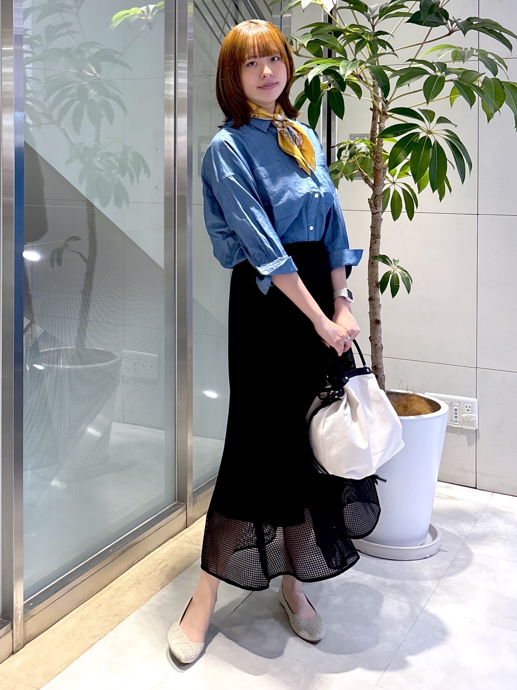 yukaさんの「UNTITLED｜【コットン100%/洗える】エアリーデニムシャツ」を使ったコーディネート