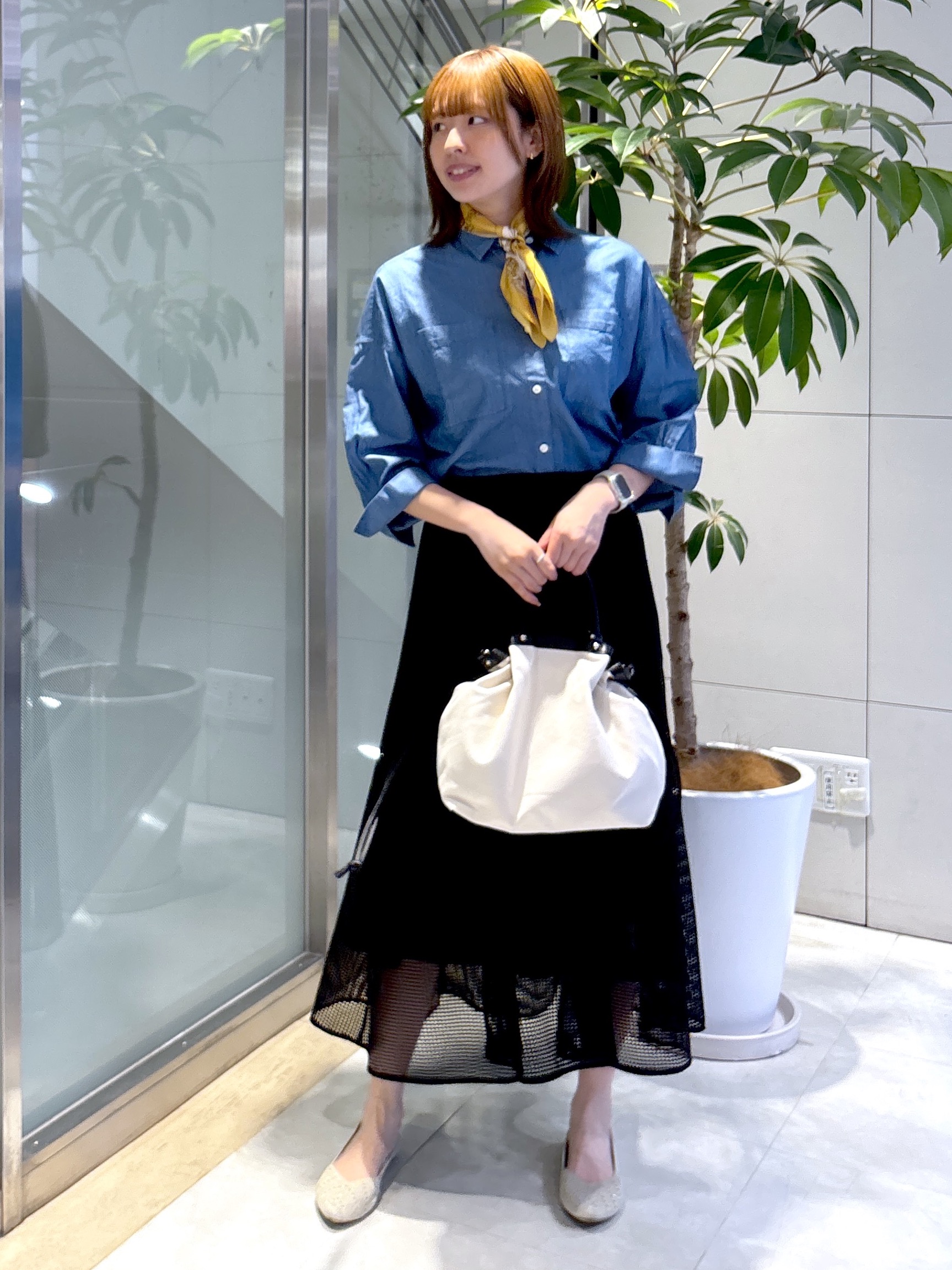 yukaさんの「UNTITLED｜【コットン100%/洗える】エアリーデニムシャツ」を使ったコーディネート