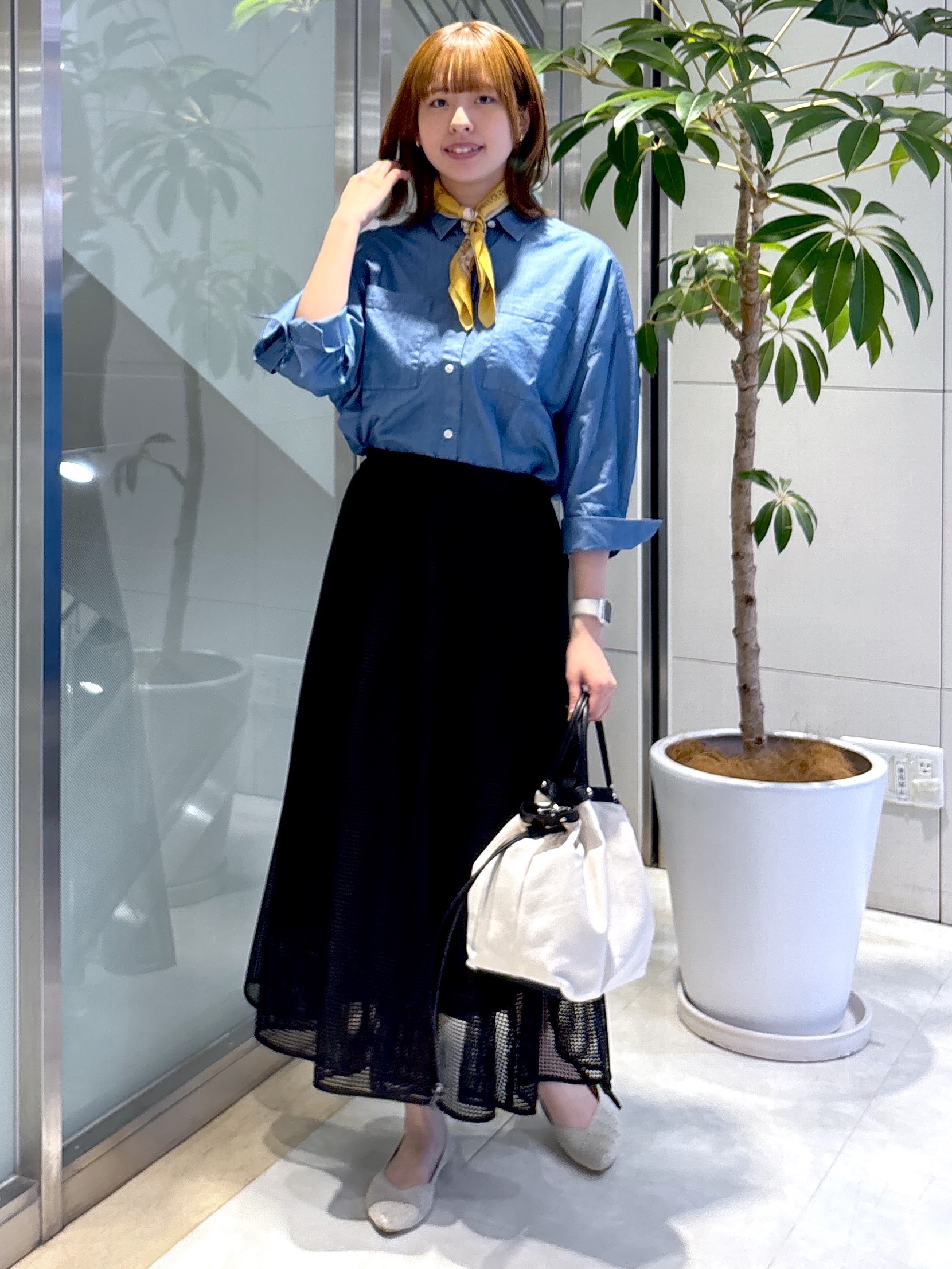 yukaさんの「UNTITLED｜【コットン100%/洗える】エアリーデニムシャツ」を使ったコーディネート