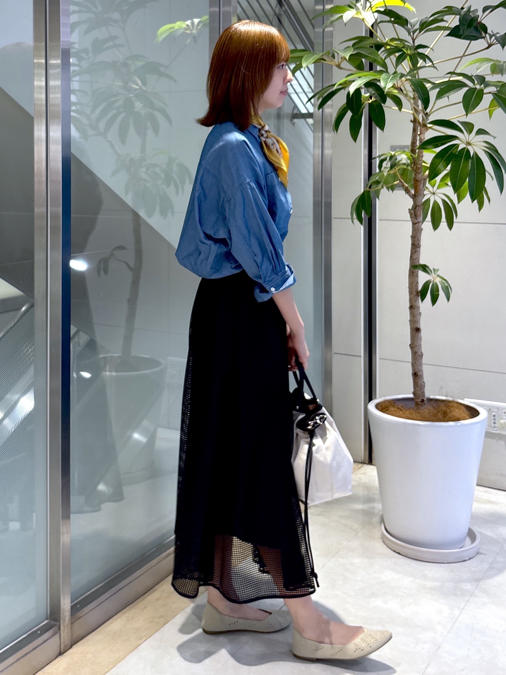 yukaさんの「UNTITLED｜【コットン100%/洗える】エアリーデニムシャツ」を使ったコーディネート