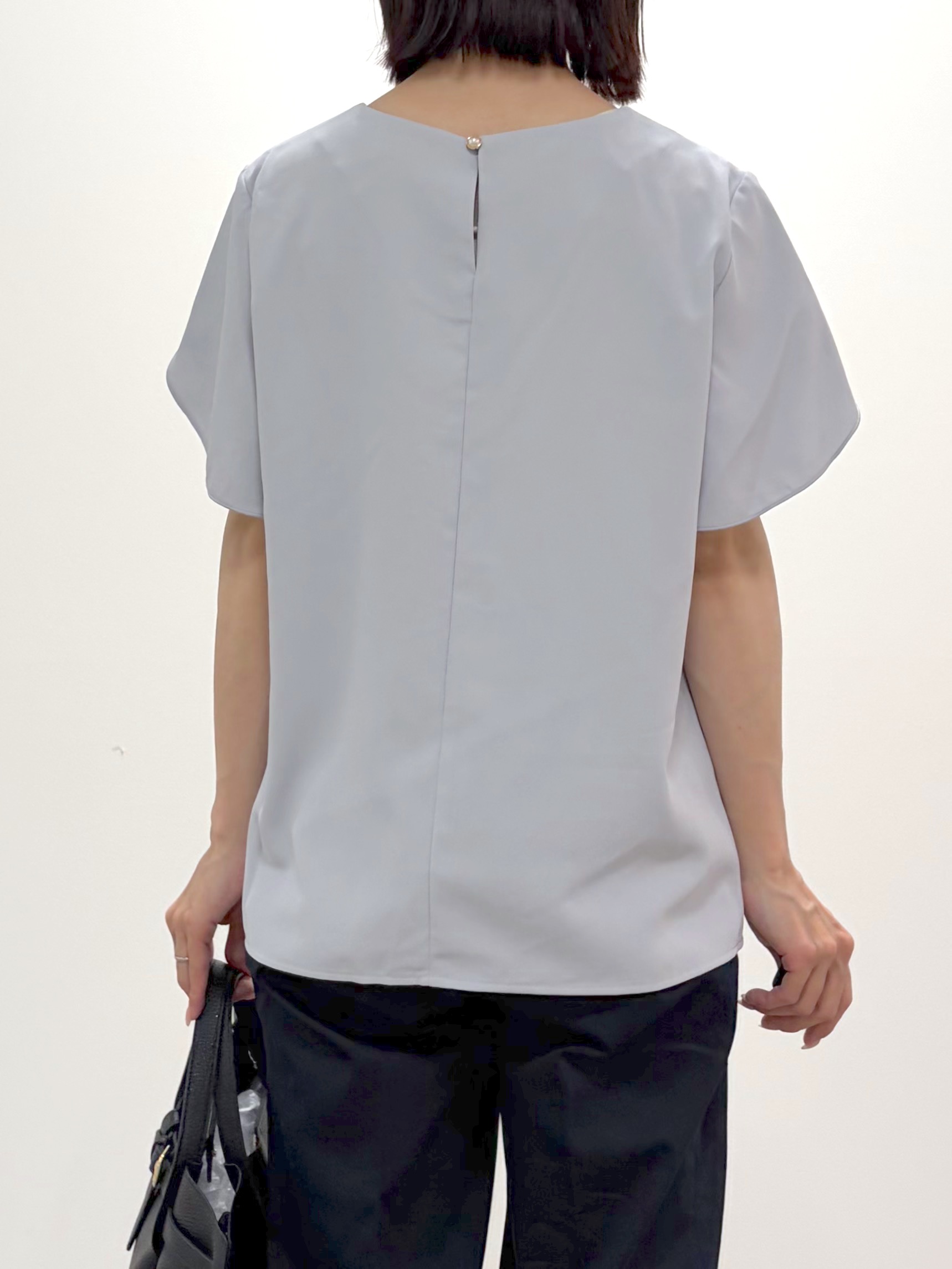 kozuさんの「index｜【UV／吸水速乾】フリルフレアスリーブブラウス《汗ジミ防止／透け防止／洗濯機OK》」を使ったコーディネート
