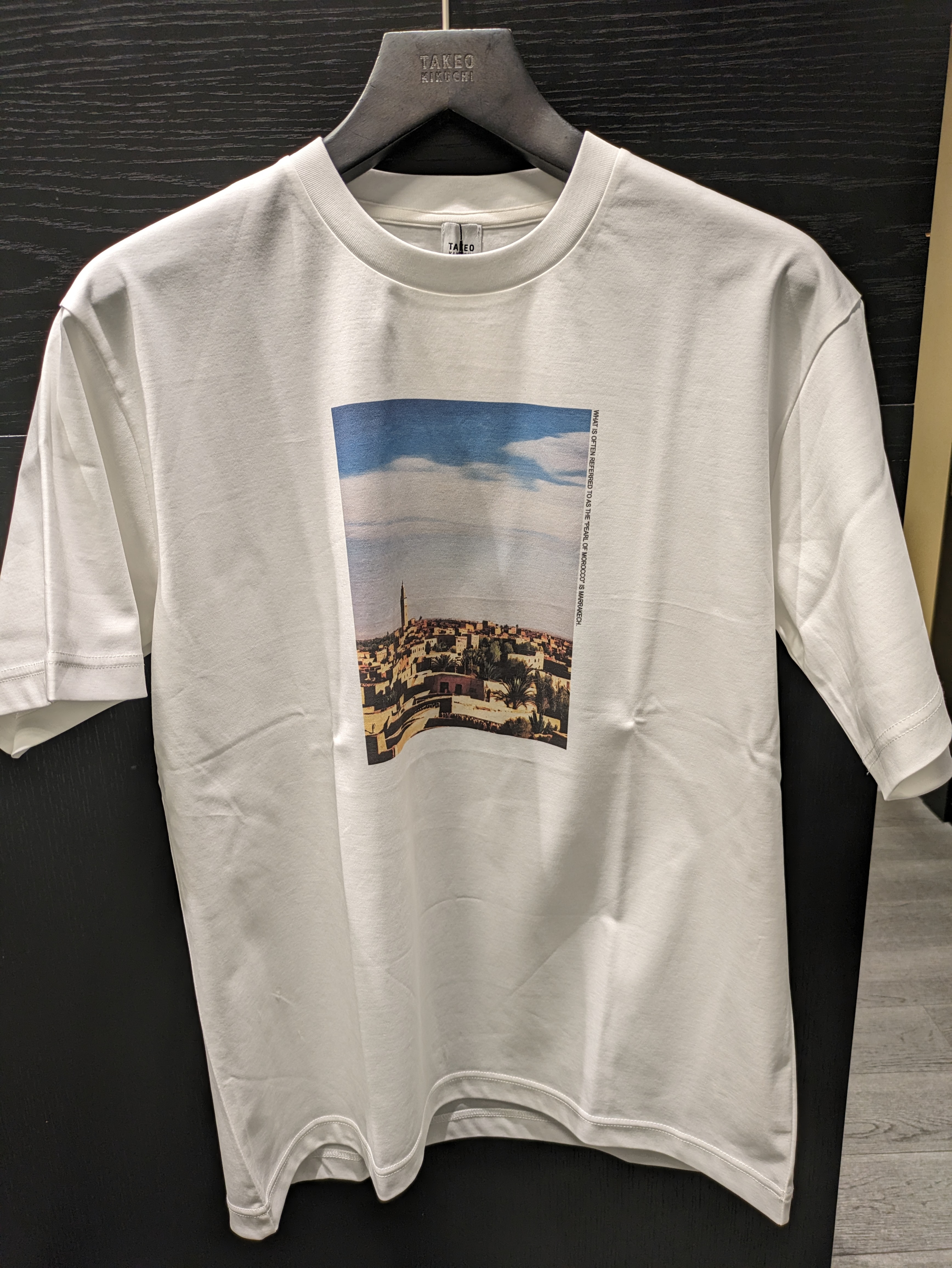 じゅんさんの「TAKEO KIKUCHI｜マラケシュ フォト Tシャツ」を使ったコーディネート