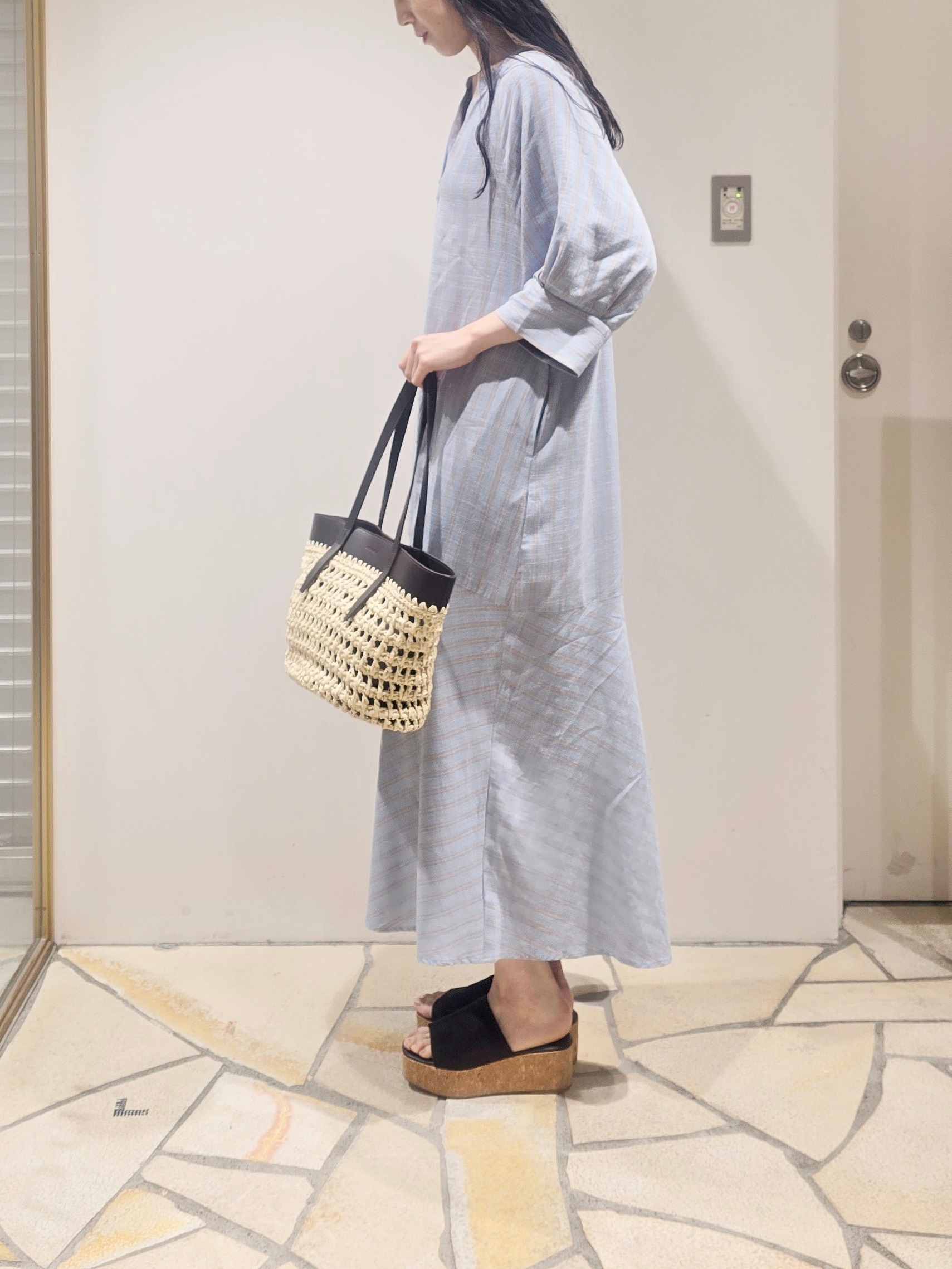 mochiさんの「index｜キーネックロングワンピース【洗える】」を使ったコーディネート
