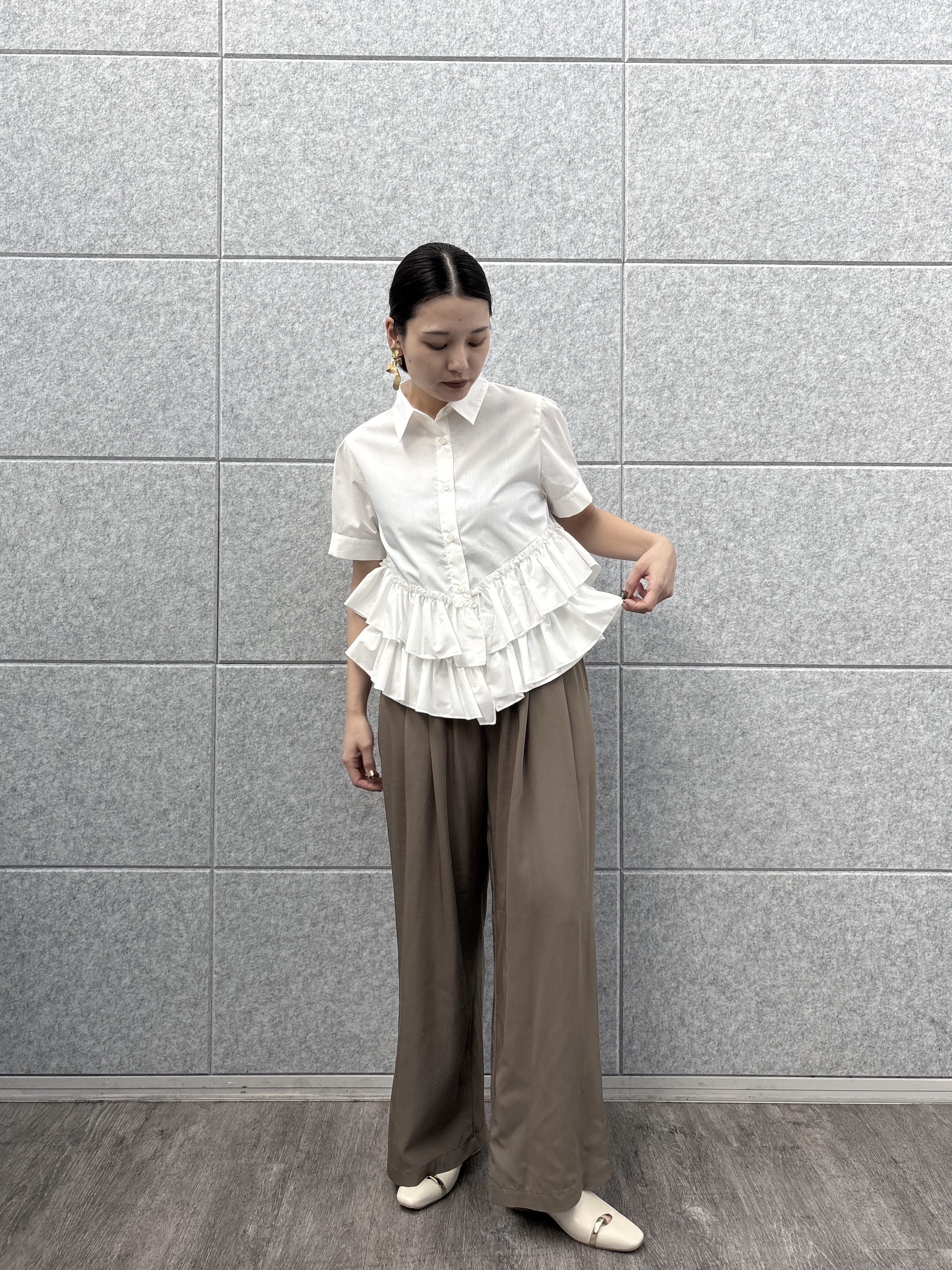 ayanoさんの「INDIVI｜ティアードフリルヘムシャツ」を使ったコーディネート