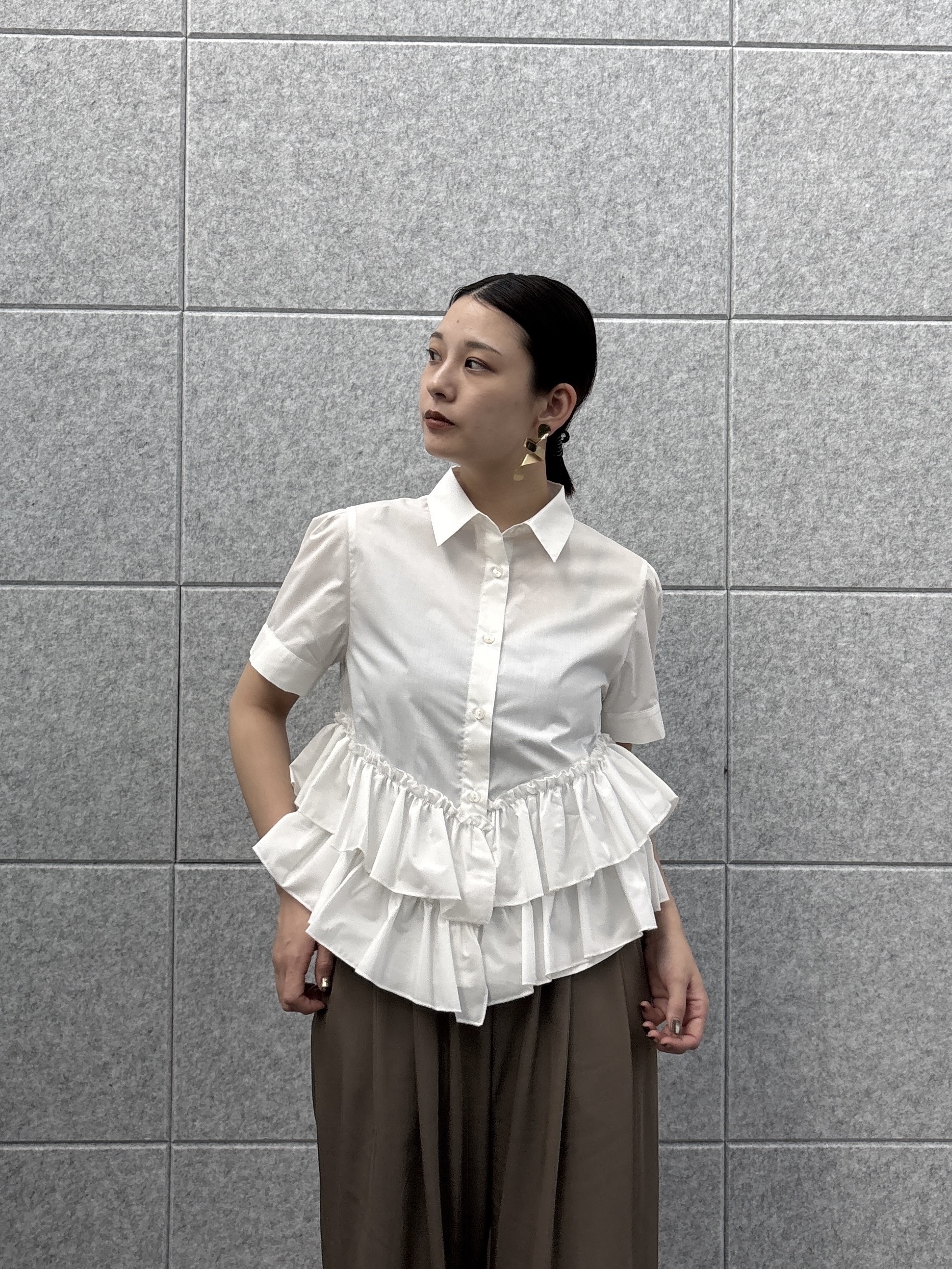 ayanoさんの「INDIVI｜ティアードフリルヘムシャツ」を使ったコーディネート