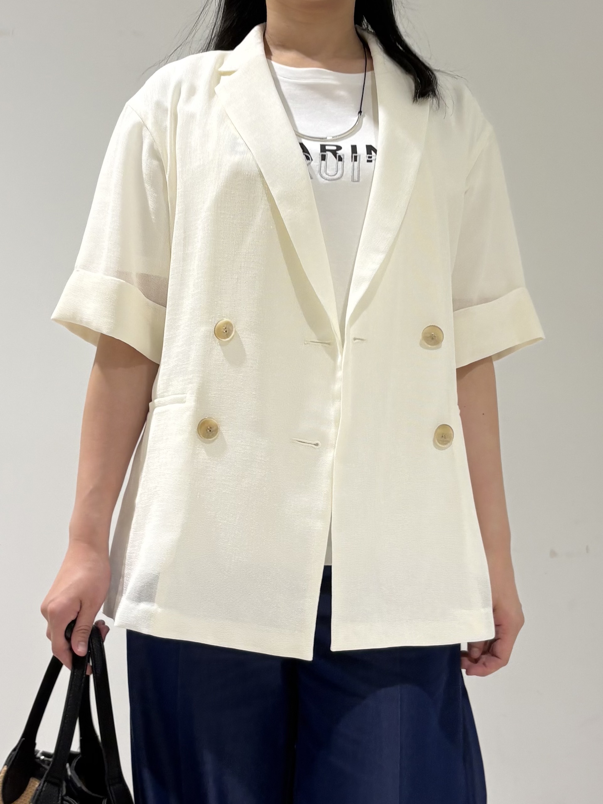 momokoさんの「INDIVI｜【UVケア／選べるグラフィック】スムースジャージTシャツ」を使ったコーディネート