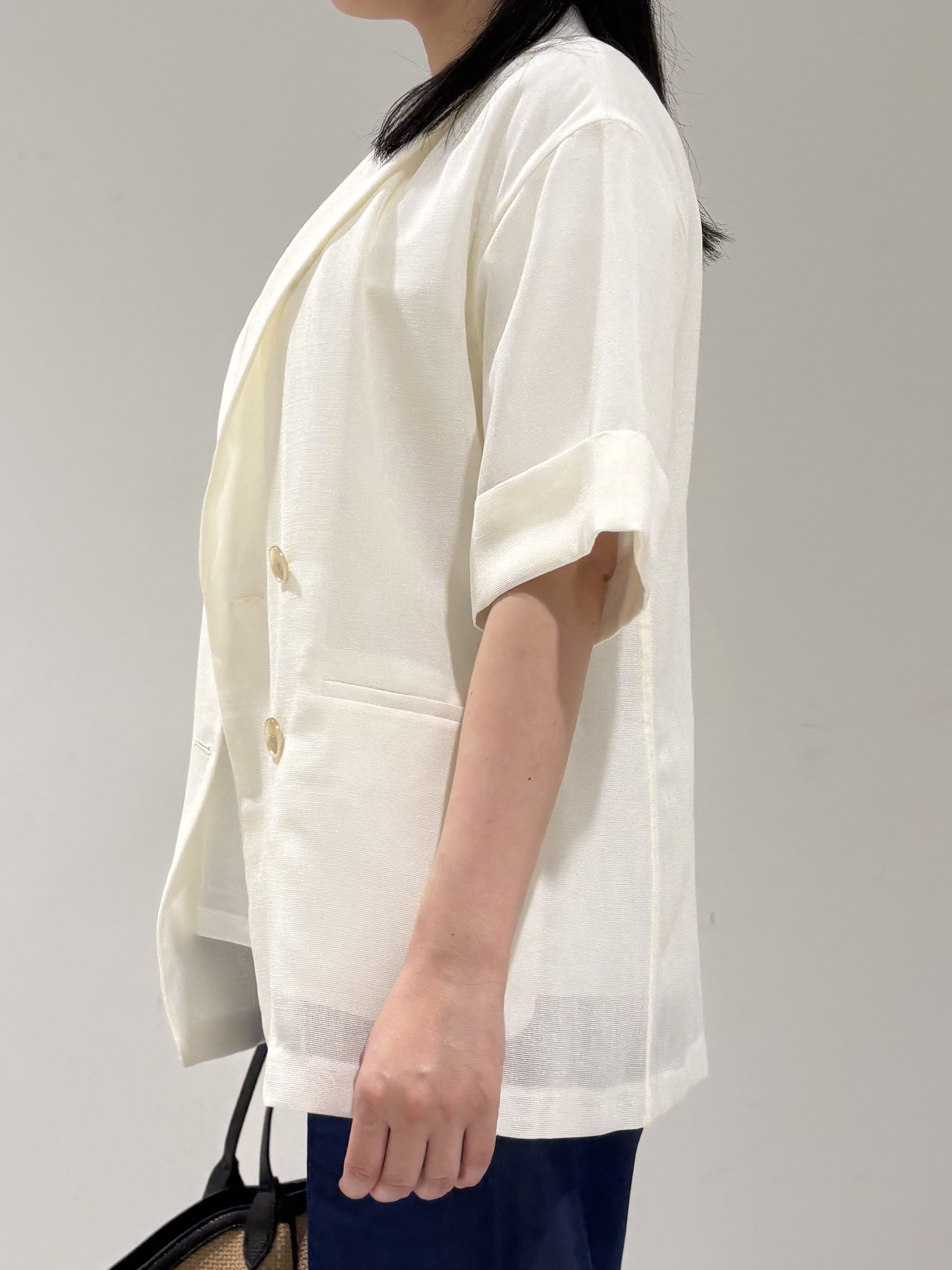 momokoさんの「INDIVI｜【UVケア／選べるグラフィック】スムースジャージTシャツ」を使ったコーディネート