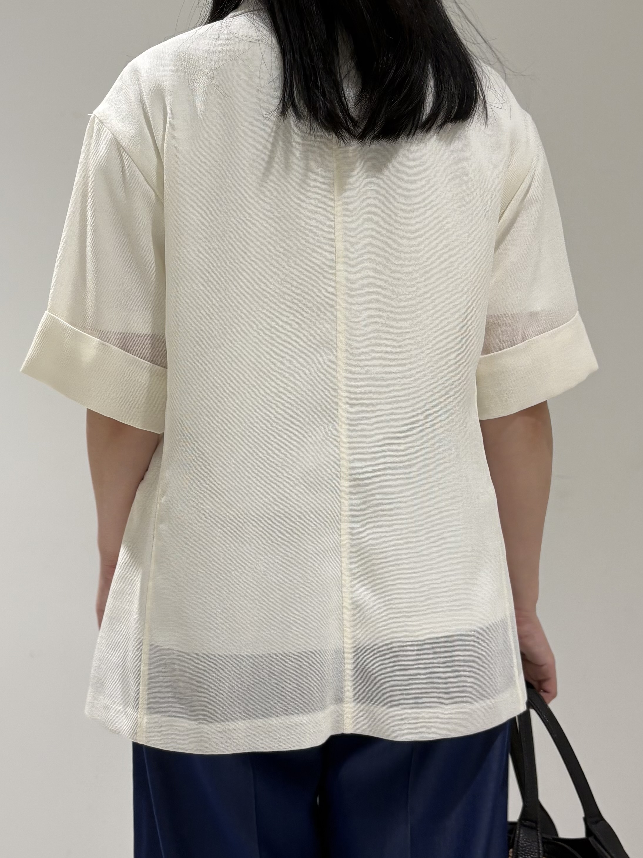 momokoさんの「INDIVI｜【UVケア／選べるグラフィック】スムースジャージTシャツ」を使ったコーディネート
