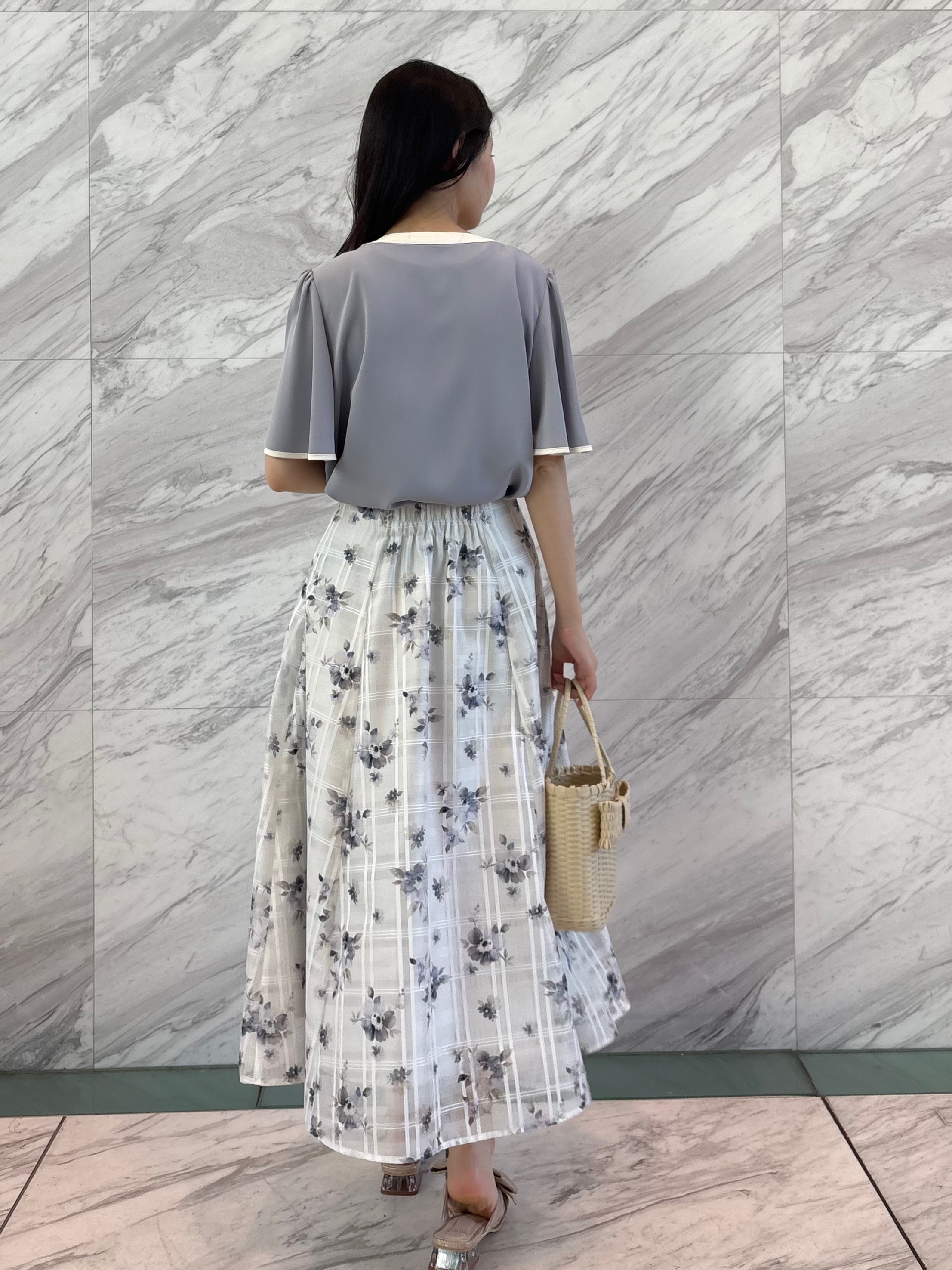 AOIさんの「Couture brooch｜【洗濯機可】配色パイピング ブラウス」を使ったコーディネート