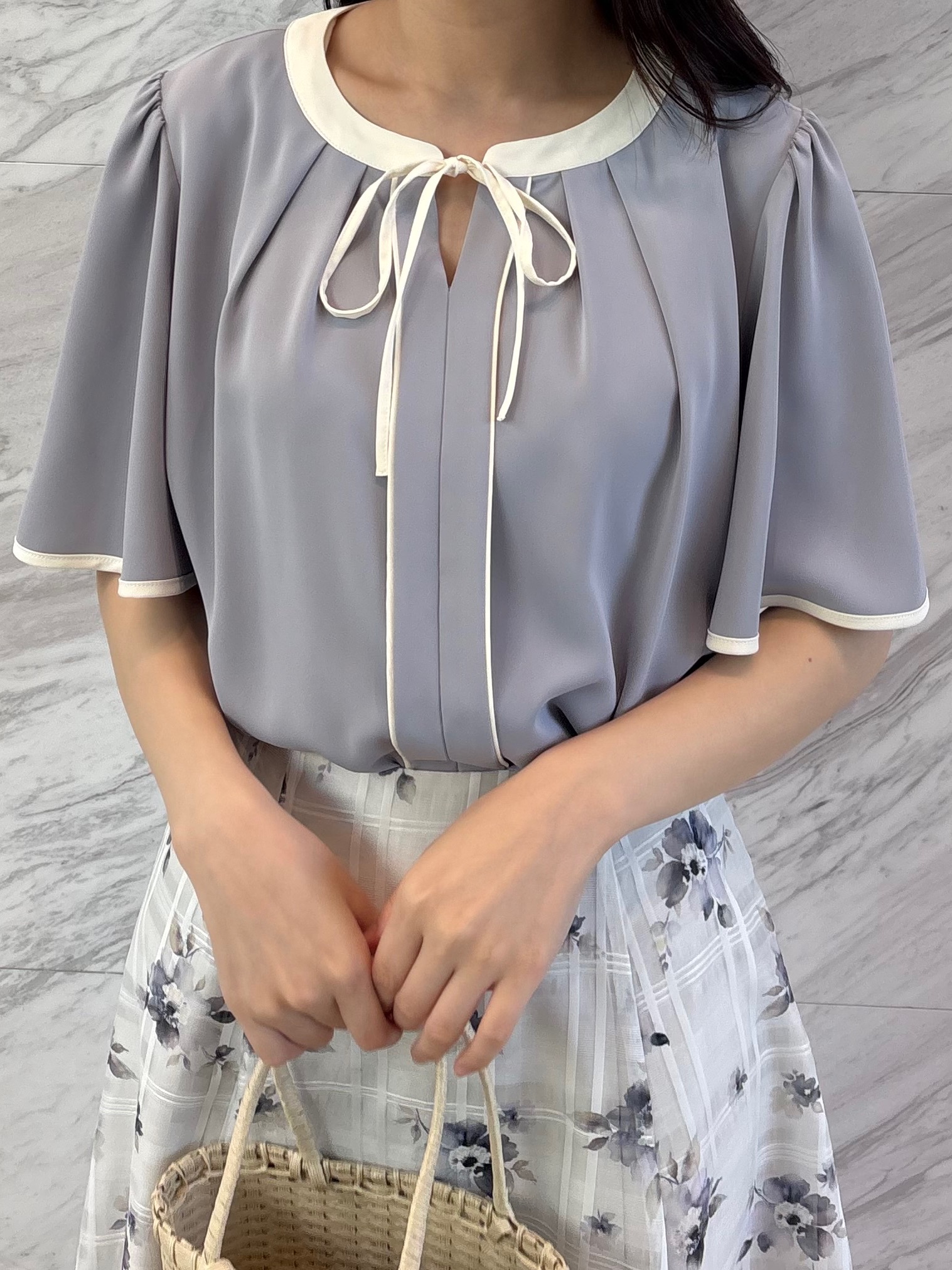 AOIさんの「Couture brooch｜【洗濯機可】配色パイピング ブラウス」を使ったコーディネート
