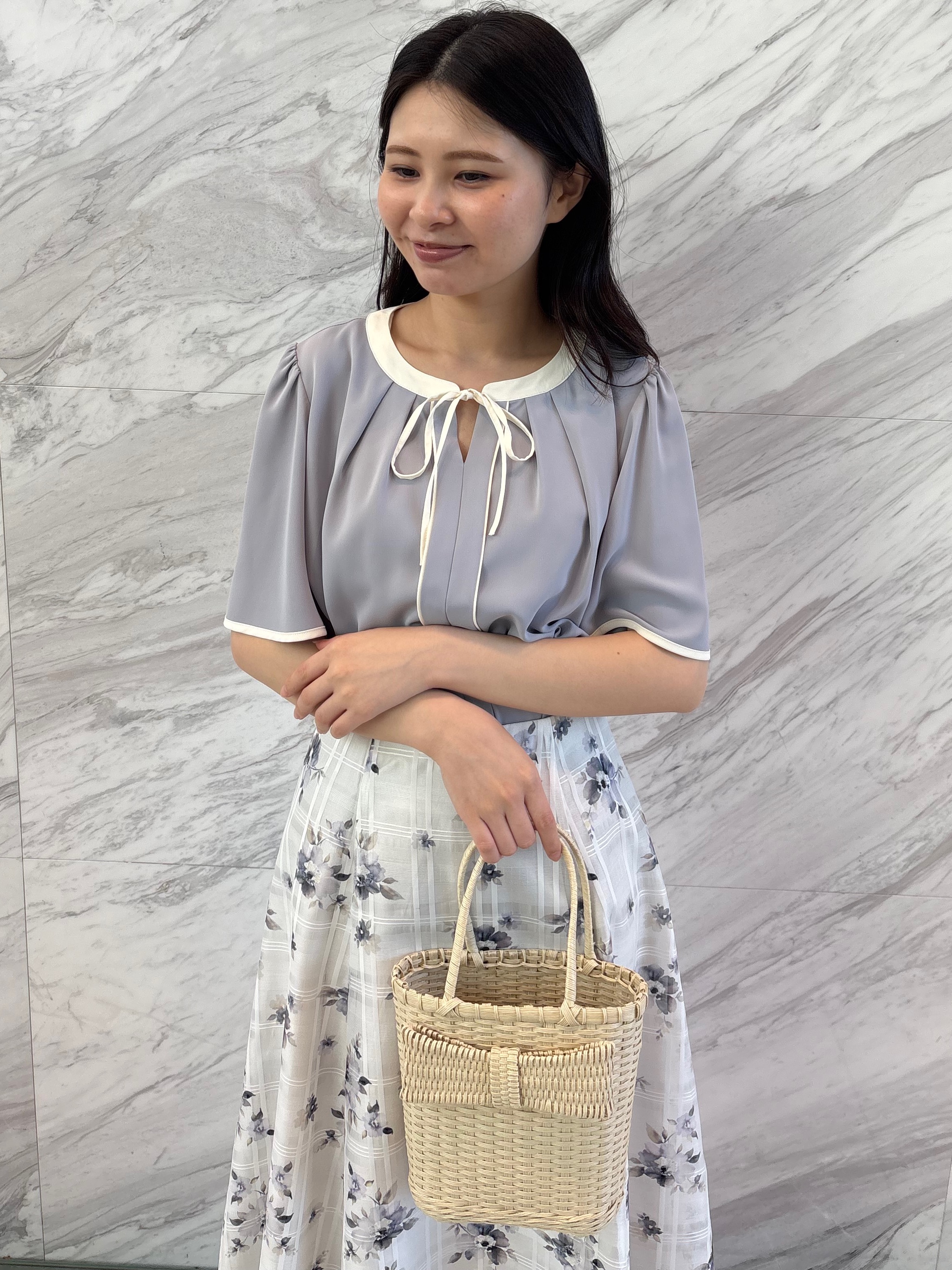 AOIさんの「Couture brooch｜【洗濯機可】配色パイピング ブラウス」を使ったコーディネート