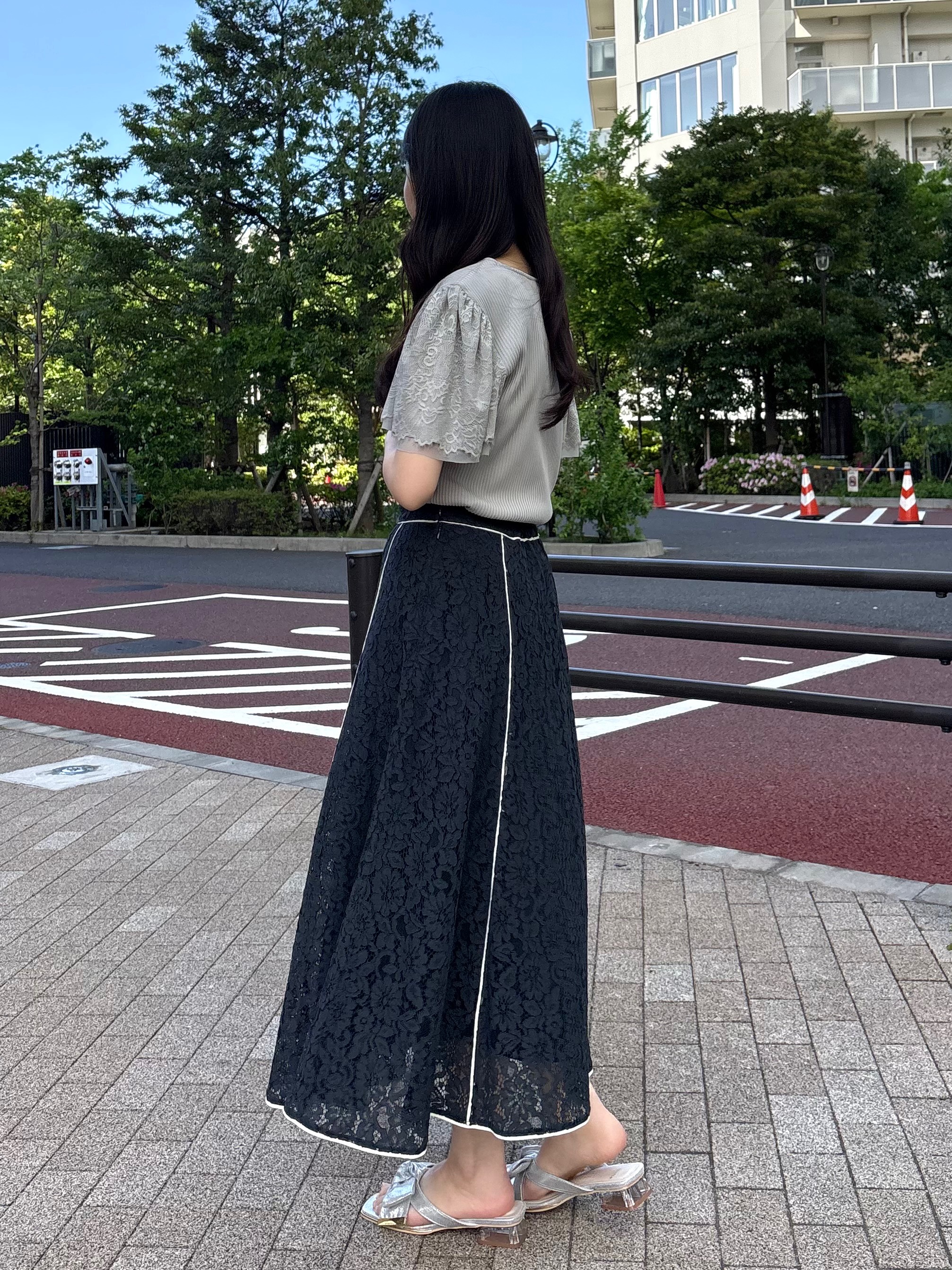 AOIさんの「Couture brooch｜【洗える】袖レース テレコトップス」を使ったコーディネート