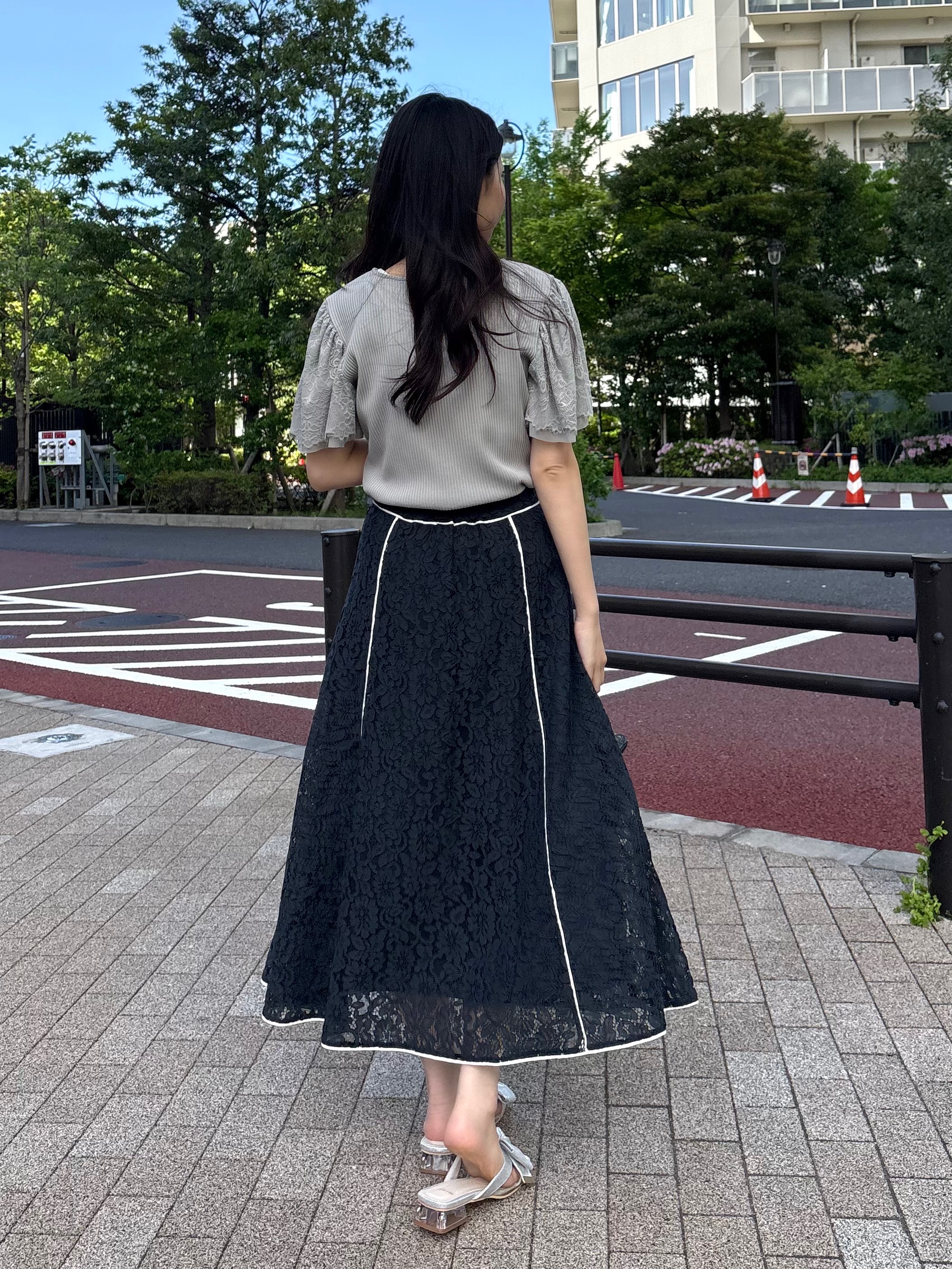 AOIさんの「Couture brooch｜【洗える】袖レース テレコトップス」を使ったコーディネート