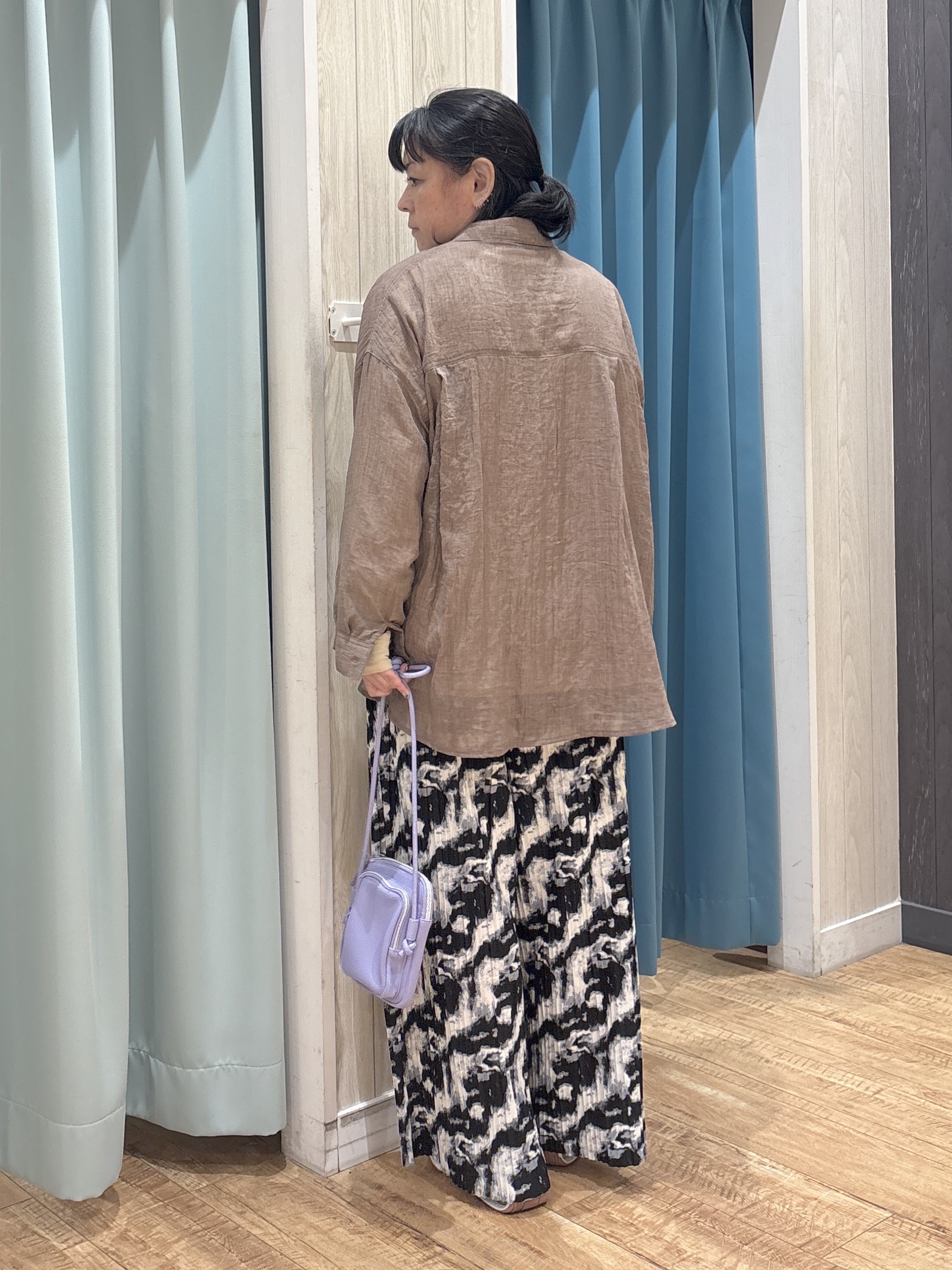わかさんの「SHOO･LA･RUE｜【体型カバー】ふんわり質感 やわらかこなれシアーシャツ」を使ったコーディネート