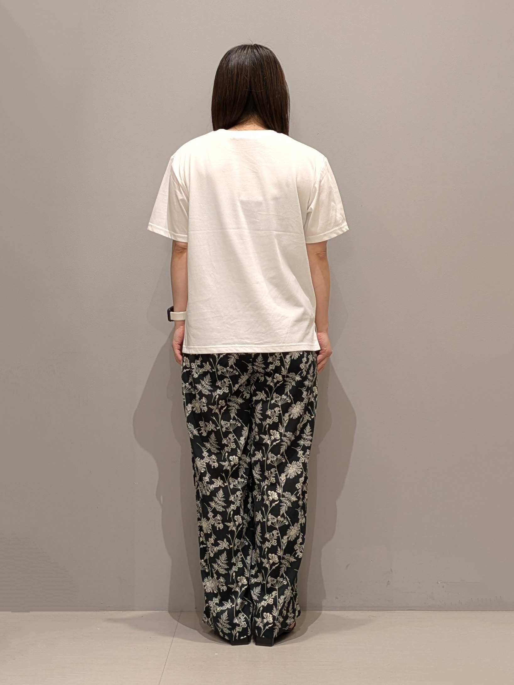 yukaさんの「THE SHOP TK｜【ひんやりさらさら】ロゴアソートクルーネックTシャツ」を使ったコーディネート