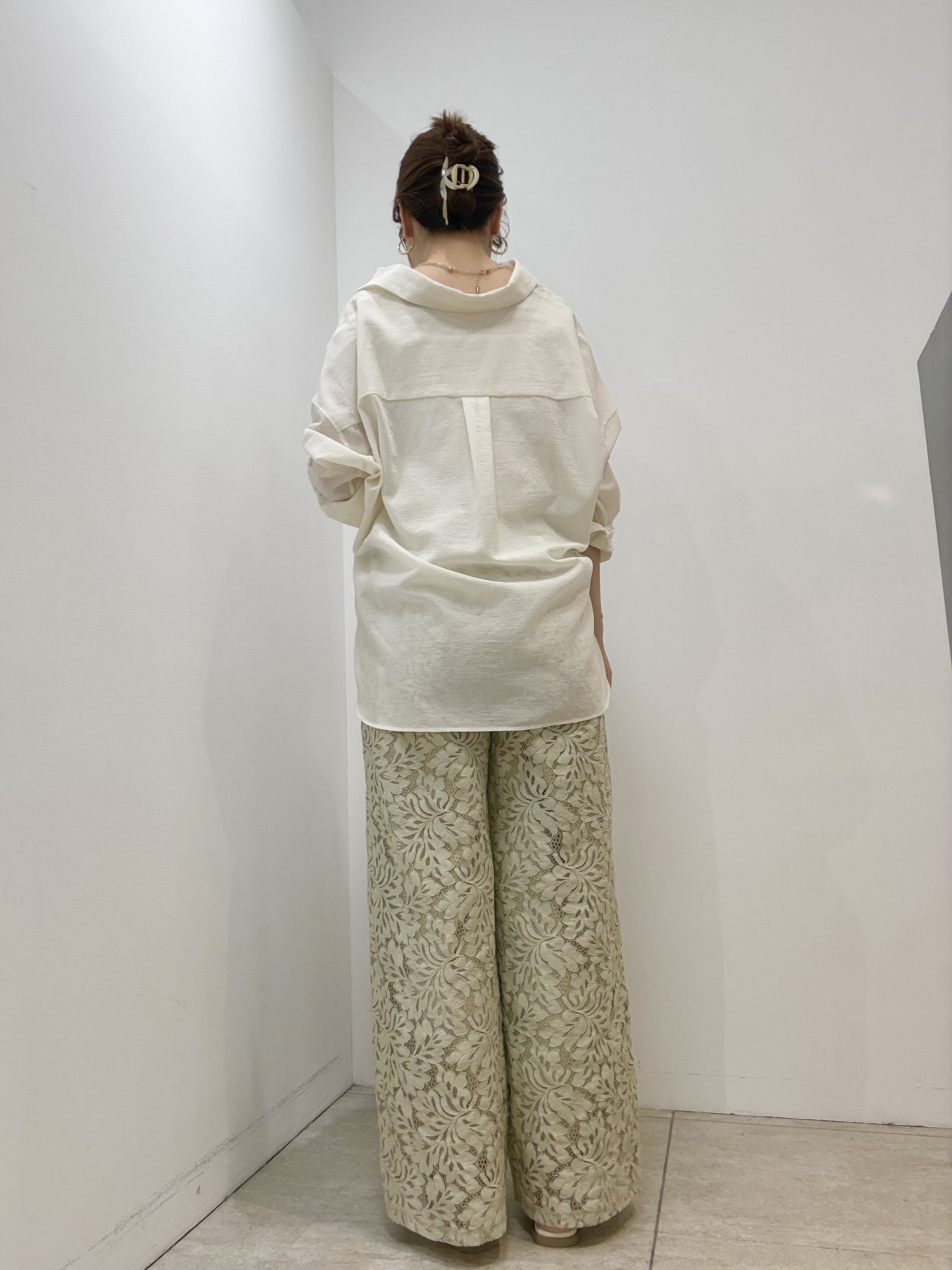 かなえさんの「UNTITLED｜【2WAY/マシンウォッシャブル】カシュクールデザインシャツ」を使ったコーディネート