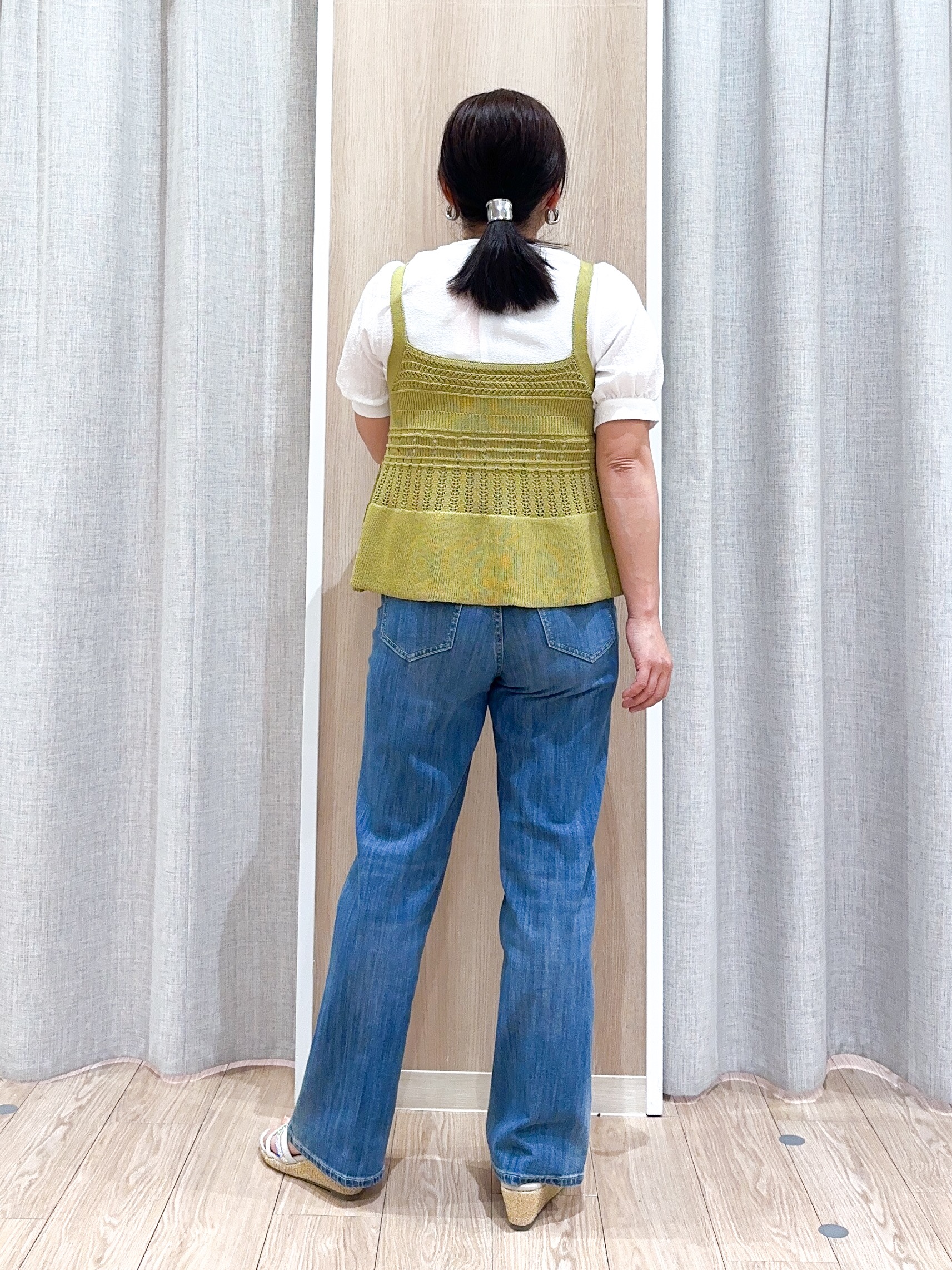 naoさんの「grove｜【2点SET】着るだけで完成、透かし編みニットビスチェ&times;ブラウス」を使ったコーディネート
