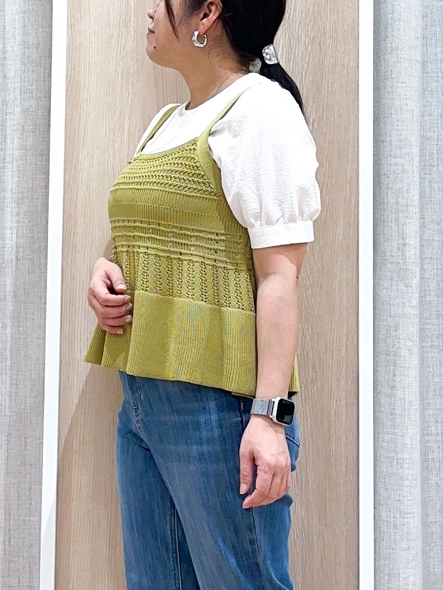 naoさんの「grove｜【2点SET】着るだけで完成、透かし編みニットビスチェ&times;ブラウス」を使ったコーディネート