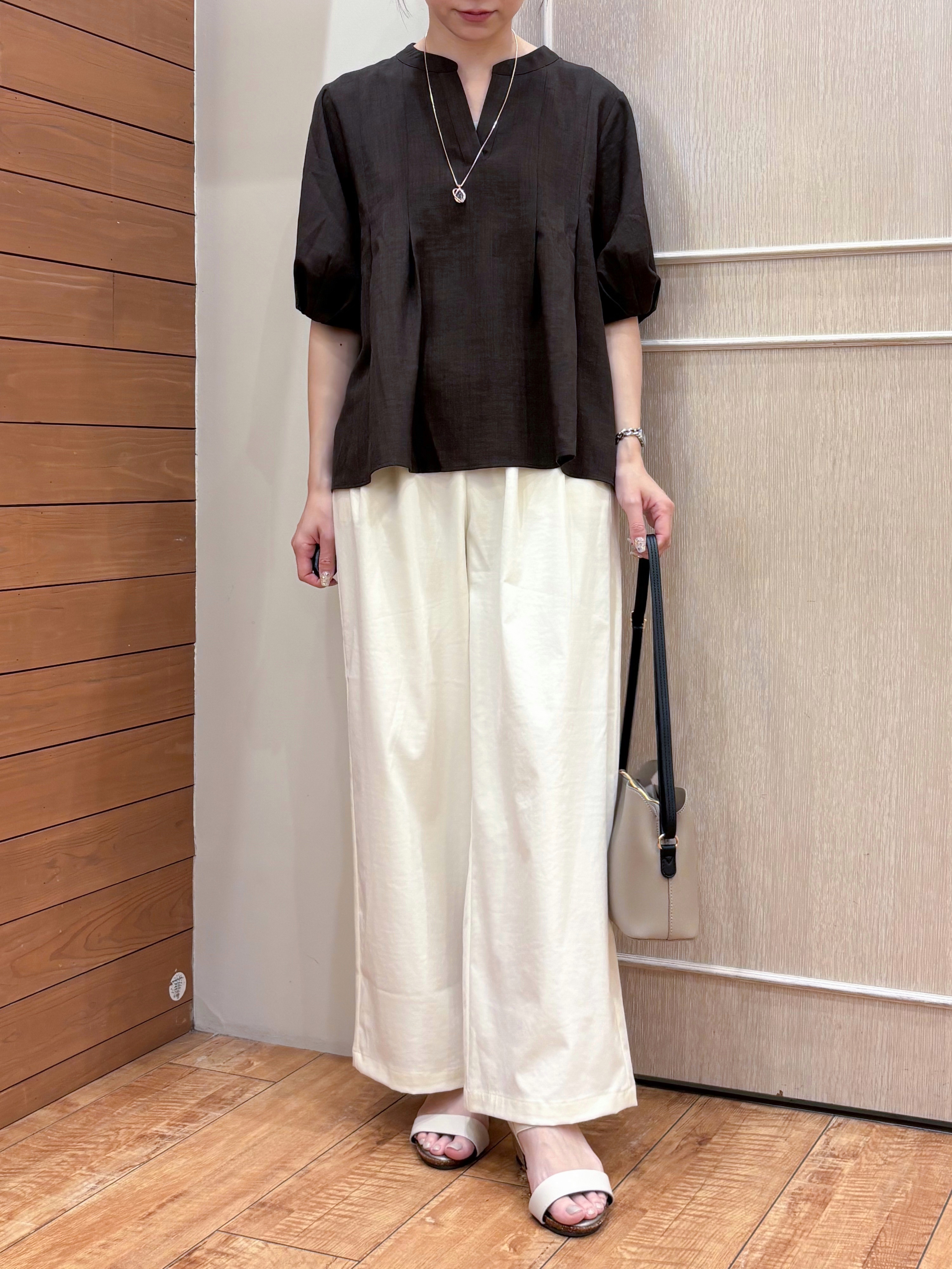 なみさんの「SHOO･LA･RUE｜【高レビュー/洗濯後しわになりにくい/インせず着られる】自然に体型カバー 麻調ペプラムブラウス」を使ったコーディネート